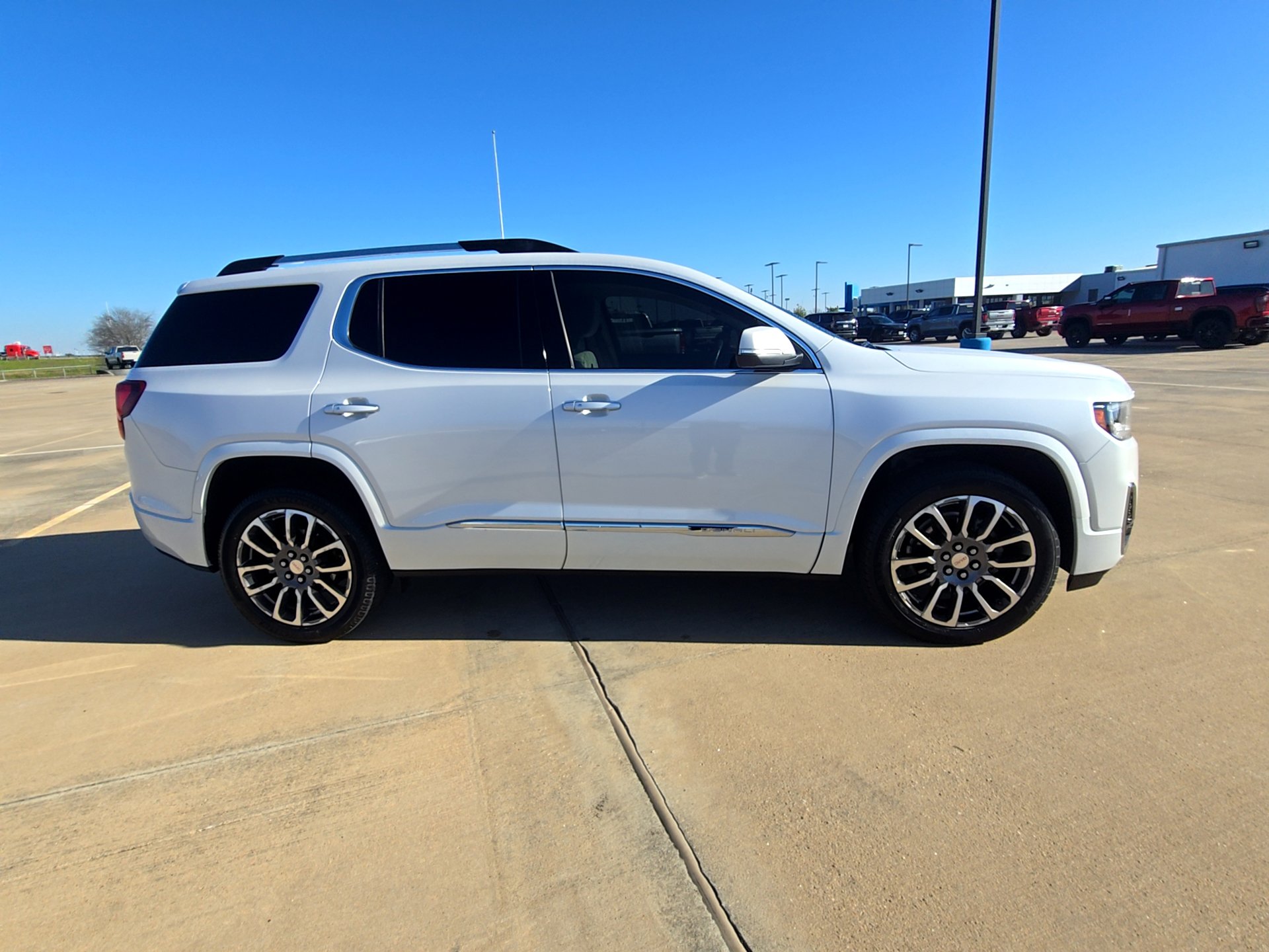 Used 2022 GMC Acadia Denali w/ Denali Ultimate Package image 2