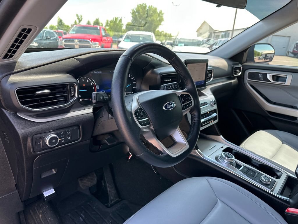 Used 2021 Ford Explorer XLT w/ Equipment Group 202A AWD/4WD image 12