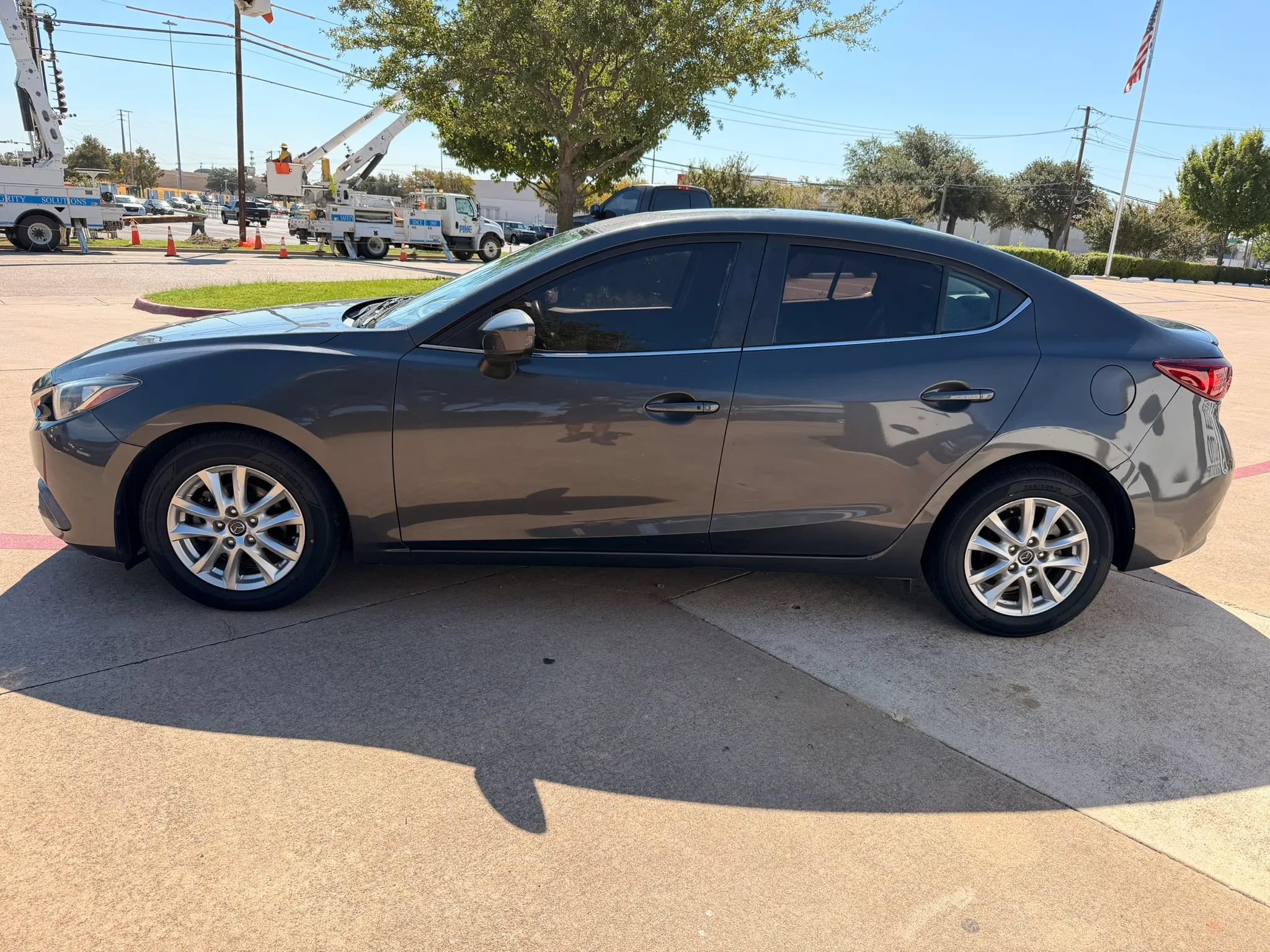 Used 2015 MAZDA MAZDA3 i Touring w/ Technology Package FWD image 2