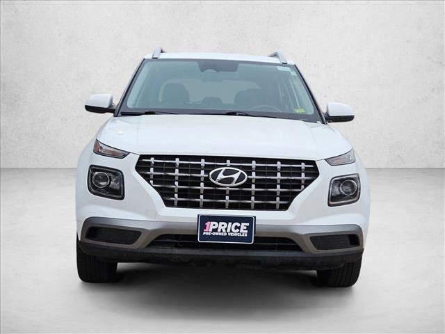 Used 2025 Hyundai Venue SEL video 2