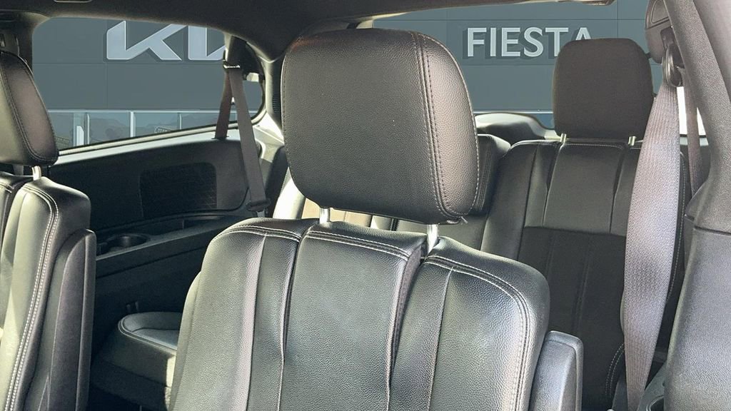 Used 2020 Dodge Grand Caravan SXT w/ Driver Convenience Group image 16