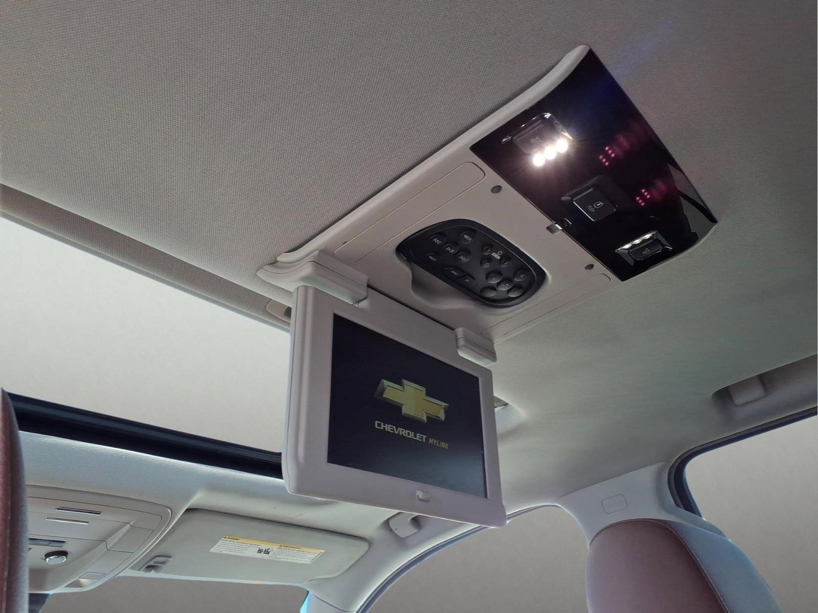 Used 2019 Chevrolet Suburban Premier w/ Premier Plus Edition image 9