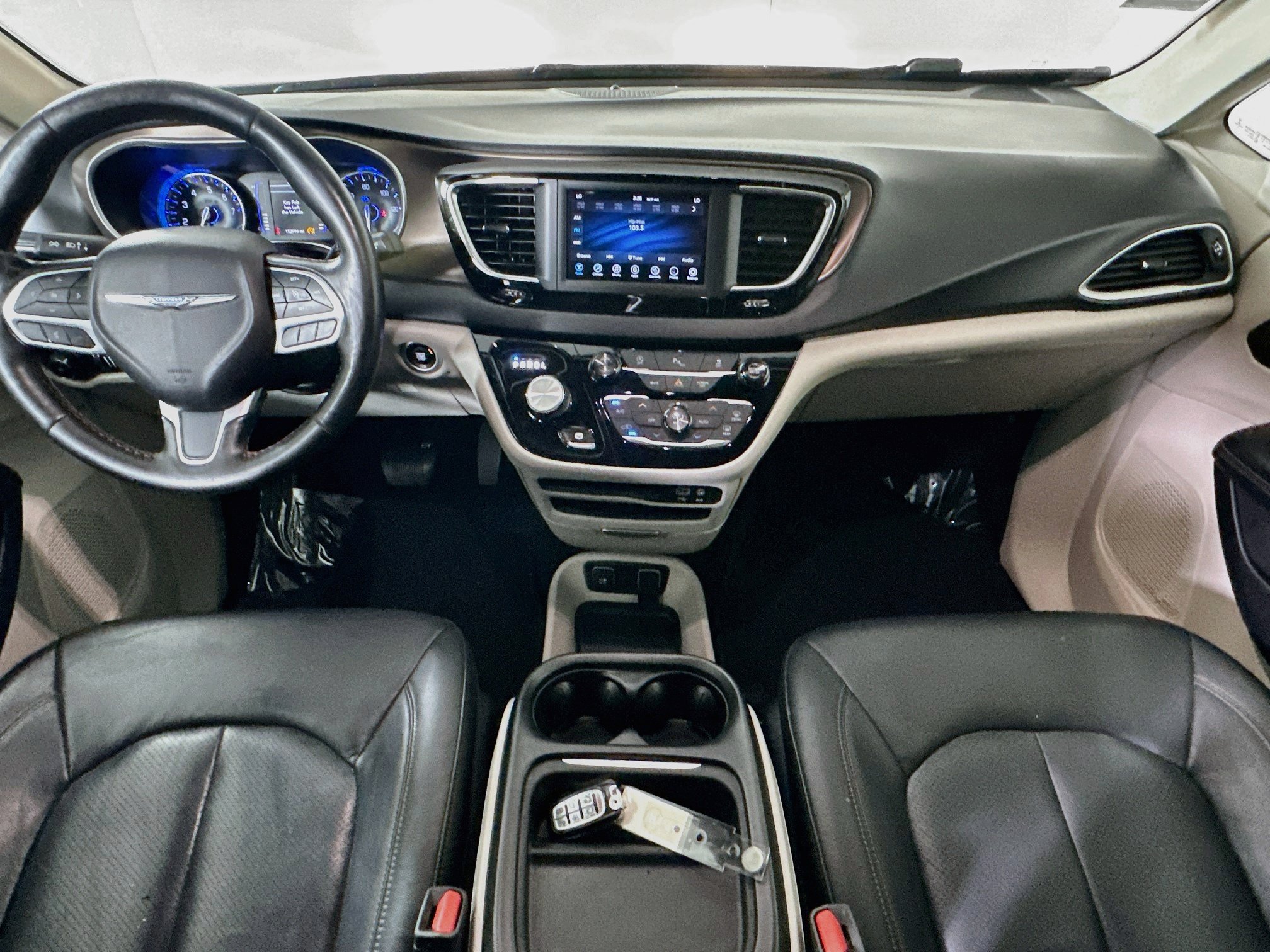 Used 2019 Chrysler Pacifica Touring-L FWD image 27