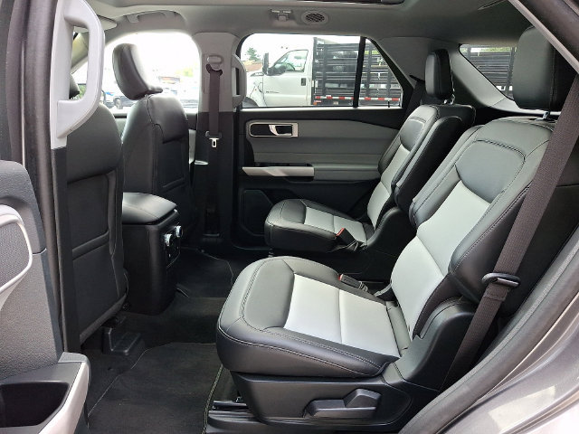 Certified 2024 Ford Explorer XLT w/ Equipment Group 202A AWD/4WD image 11
