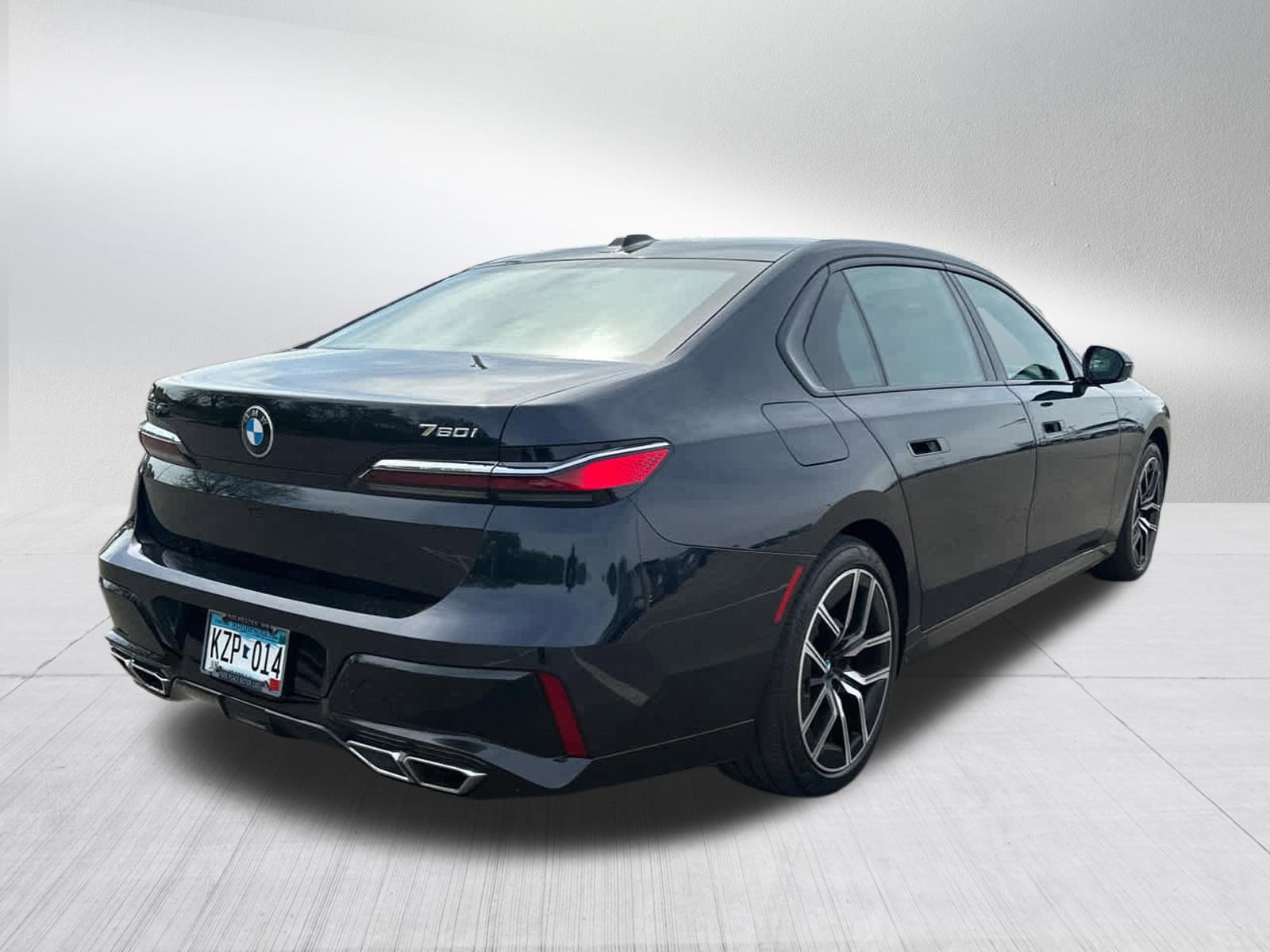 Used 2023 BMW 760i xDrive w/ Luxury Rear Seating Package AWD/4WD image 8