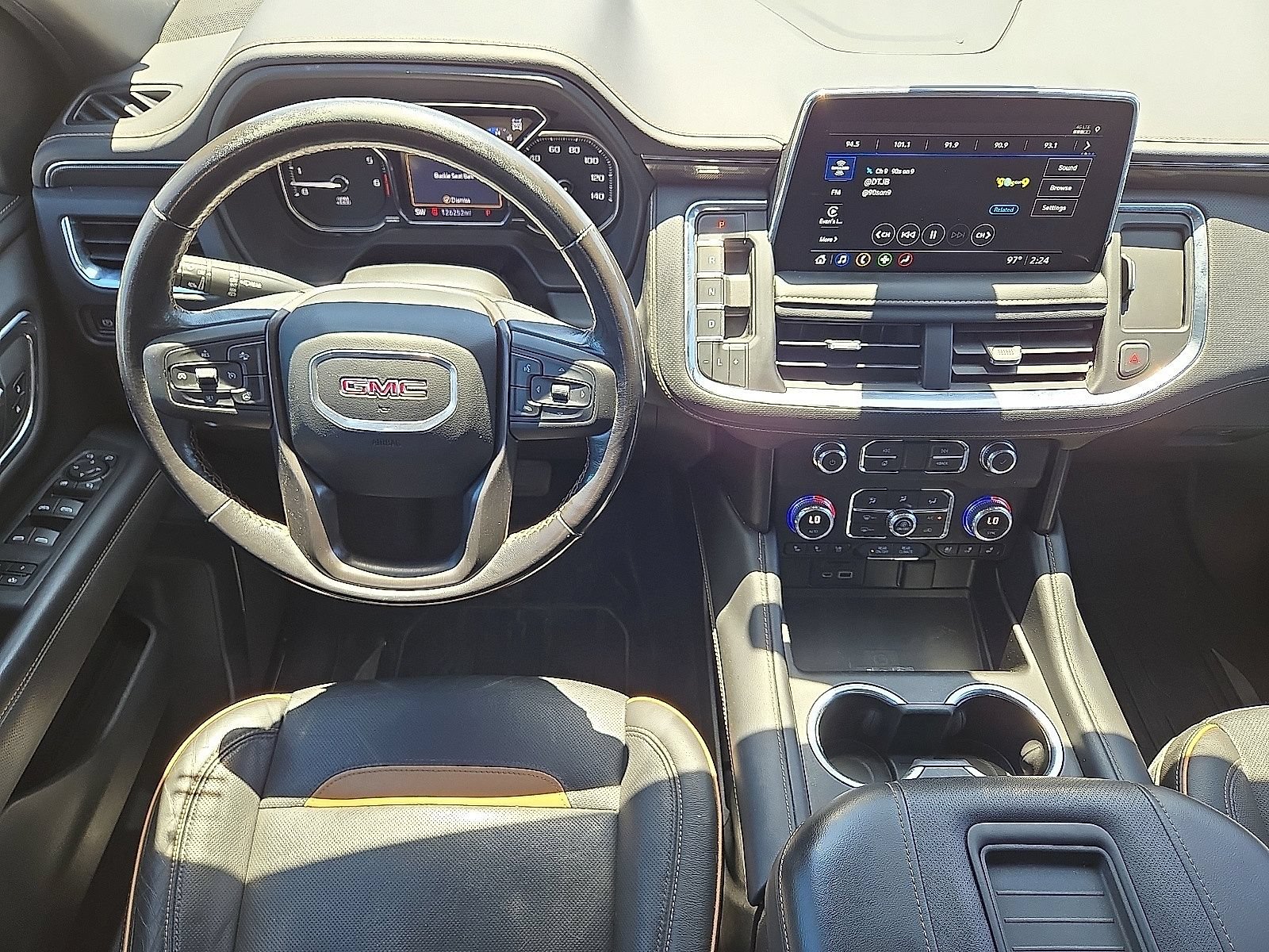 Used 2021 GMC Yukon AT4 w/ Technology Package AWD/4WD image 19