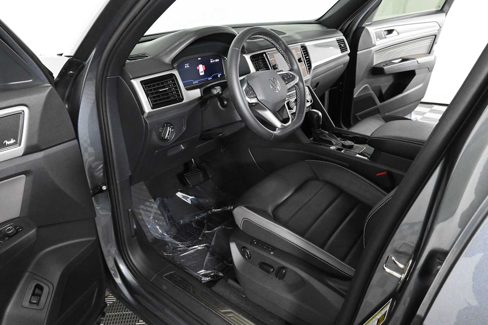 Used 2021 Volkswagen Atlas Cross Sport SEL Premium AWD/4WD image 19
