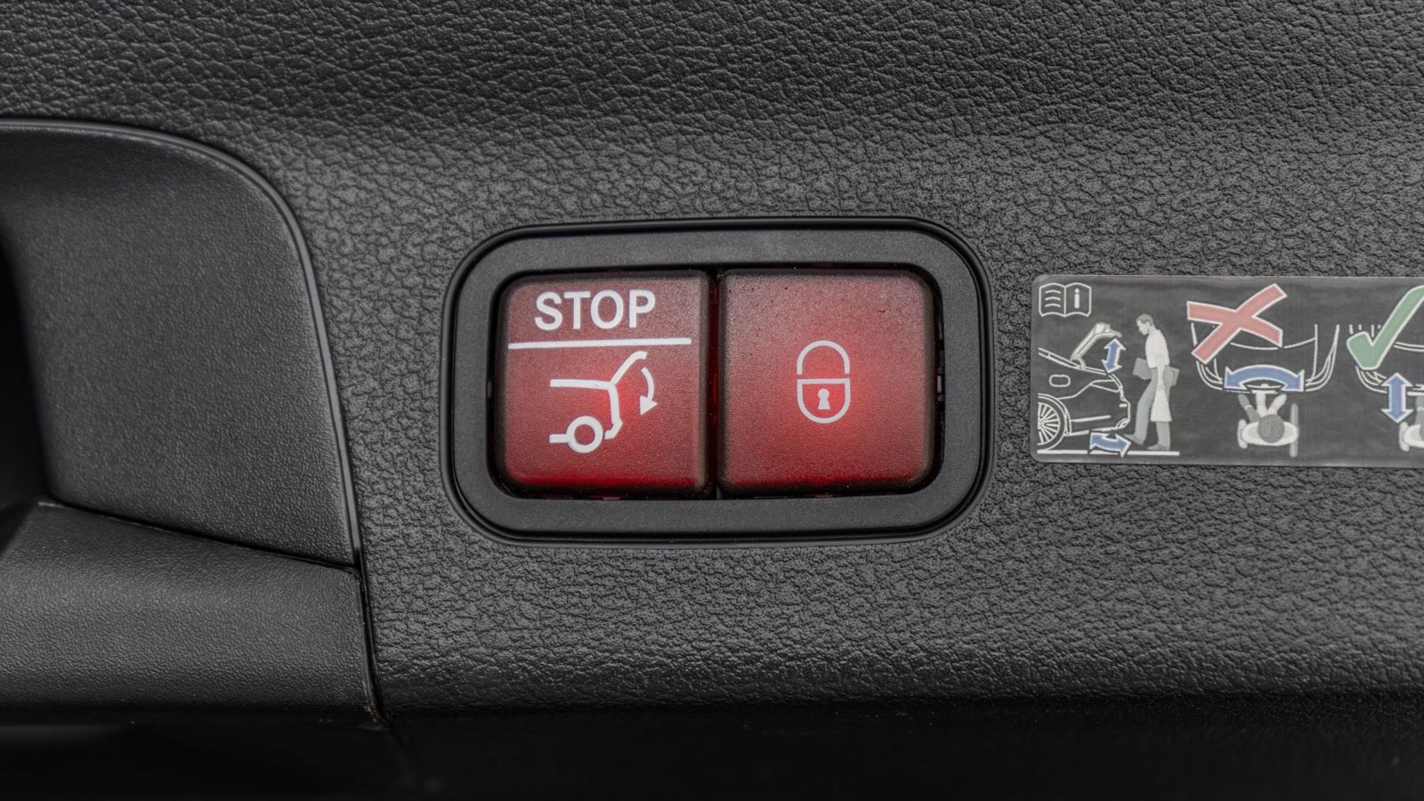 Used 2025 Mercedes-Benz GLS 450 4MATIC w/ AMG Line Exterior image 35