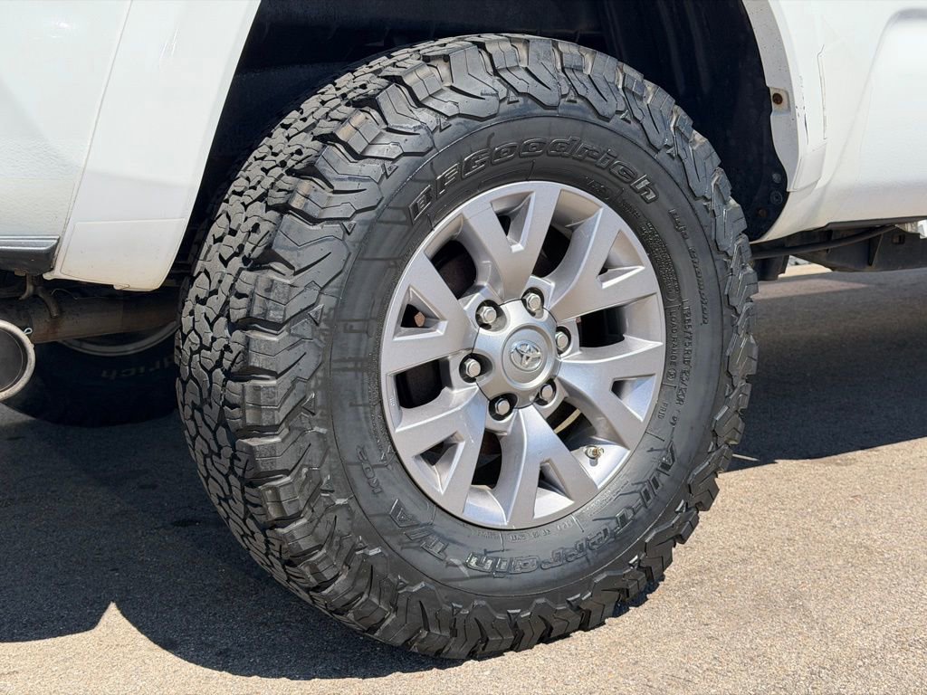 Used 2017 Toyota Tacoma SR5 w/ Tow Package RWD image 15