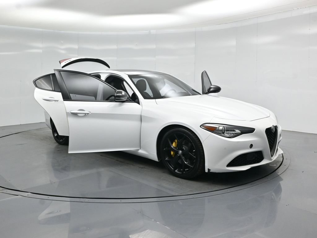 Used 2021 Alfa Romeo Giulia Ti w/ Nero Edizione RWD image 29