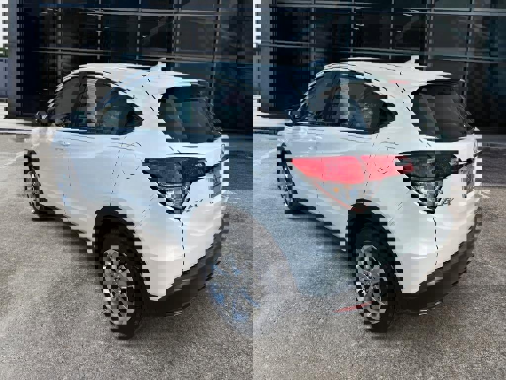 Certified 2021 Honda HR-V LX image 5