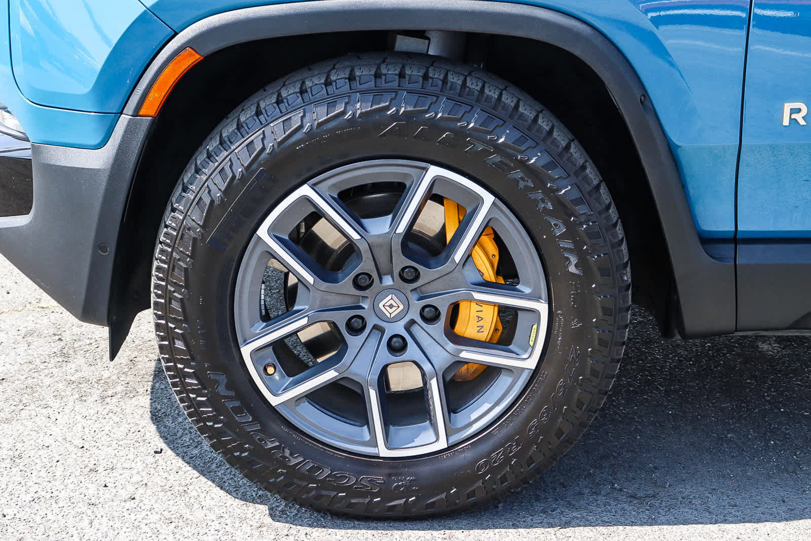 Used 2023 Rivian R1S Adventure image 11