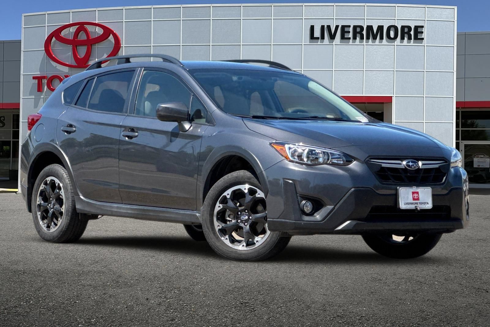 Used 2023 Subaru Crosstrek 2.0i Premium AWD/4WD image 2