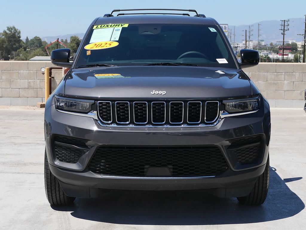 Used 2025 Jeep Grand Cherokee Laredo RWD image 7