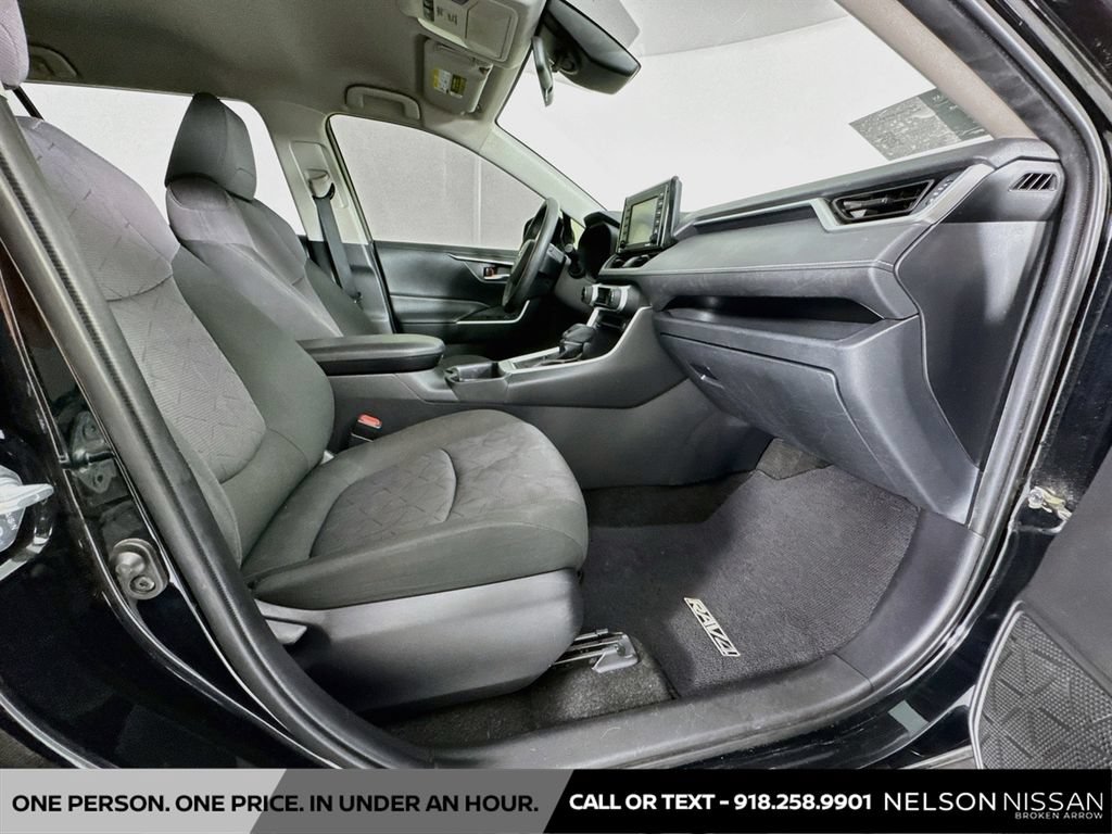 Used 2020 Toyota RAV4 XLE FWD image 25