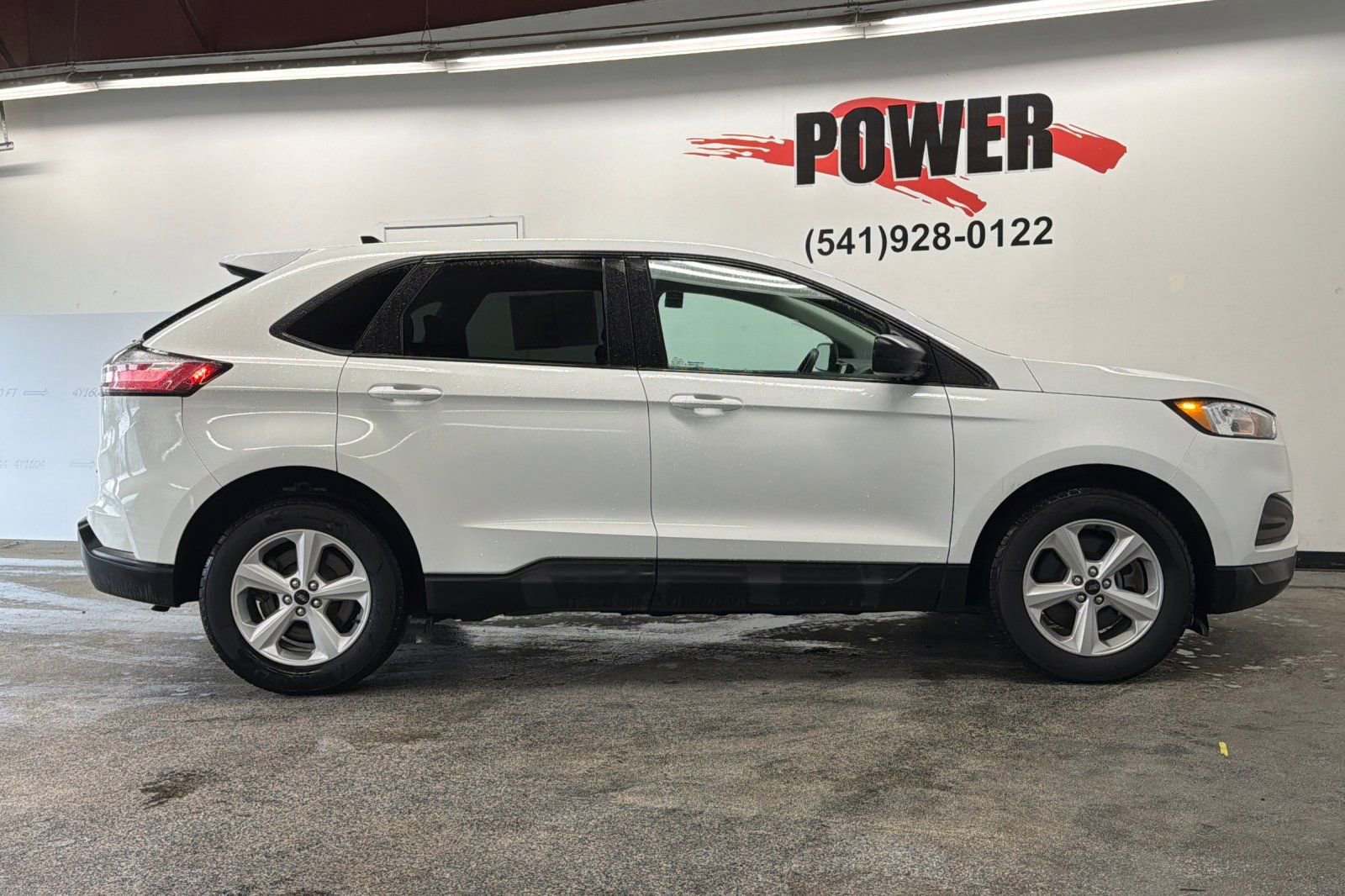 Used 2023 Ford Edge SE image 2
