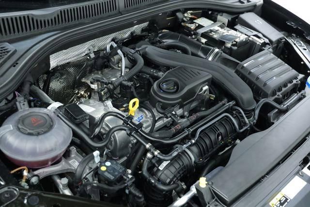 New 2025 Volkswagen Jetta SE FWD image 11