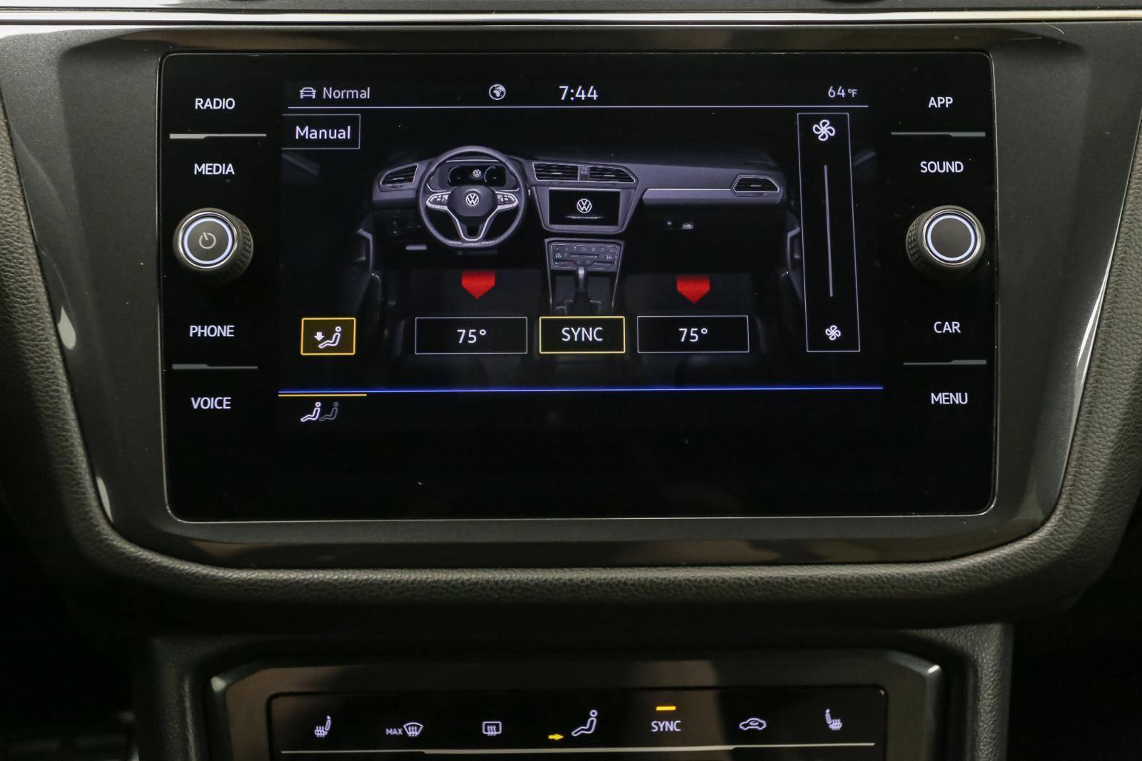 Certified 2023 Volkswagen Tiguan SE R-Line image 30