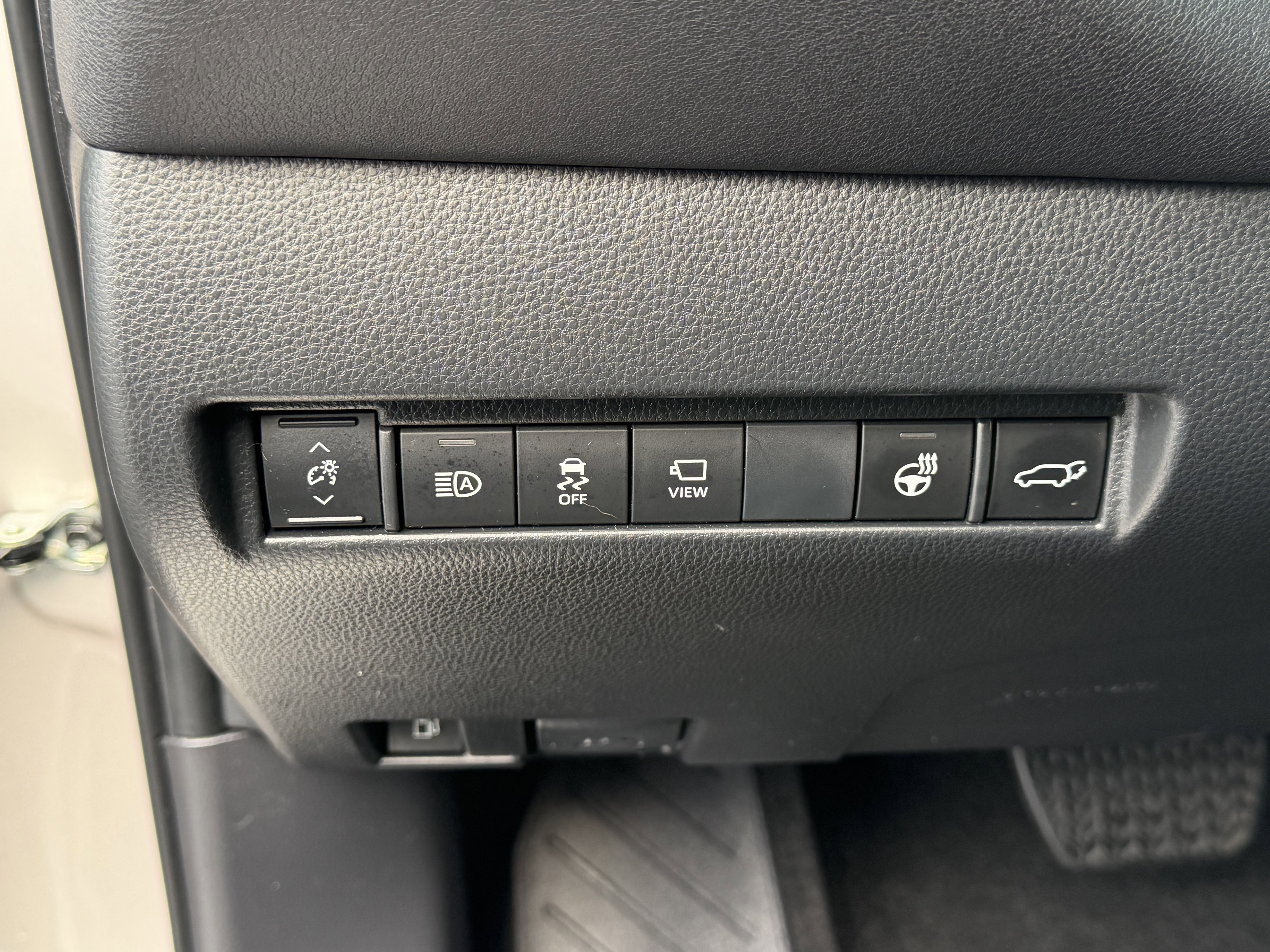 Certified 2024 Toyota Venza Limited image 24