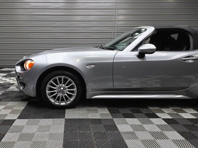 Used 2017 FIAT 124 Spider Classica RWD image 32
