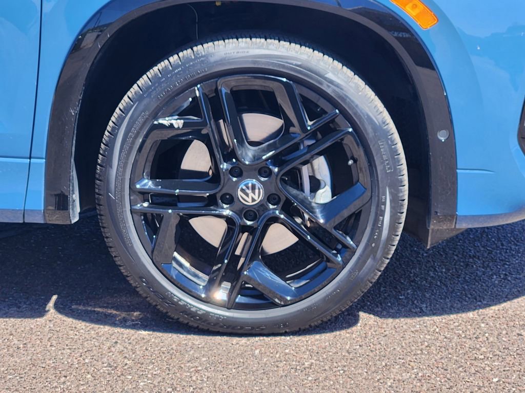 Used 2025 Volkswagen Tiguan SE R-Line AWD/4WD image 30