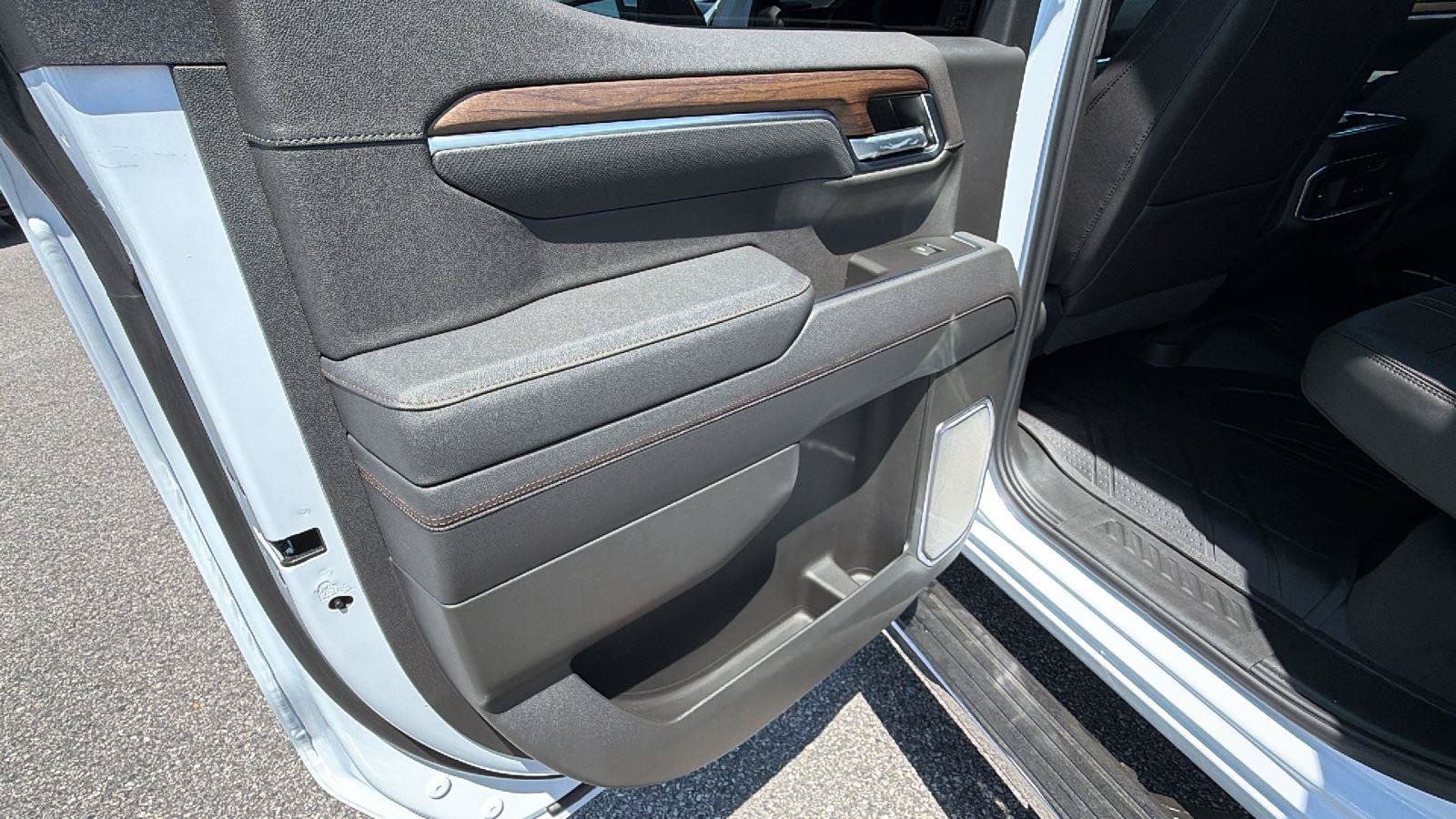 New 2026 Chevrolet Silverado 1500 High Country AWD/4WD image 16