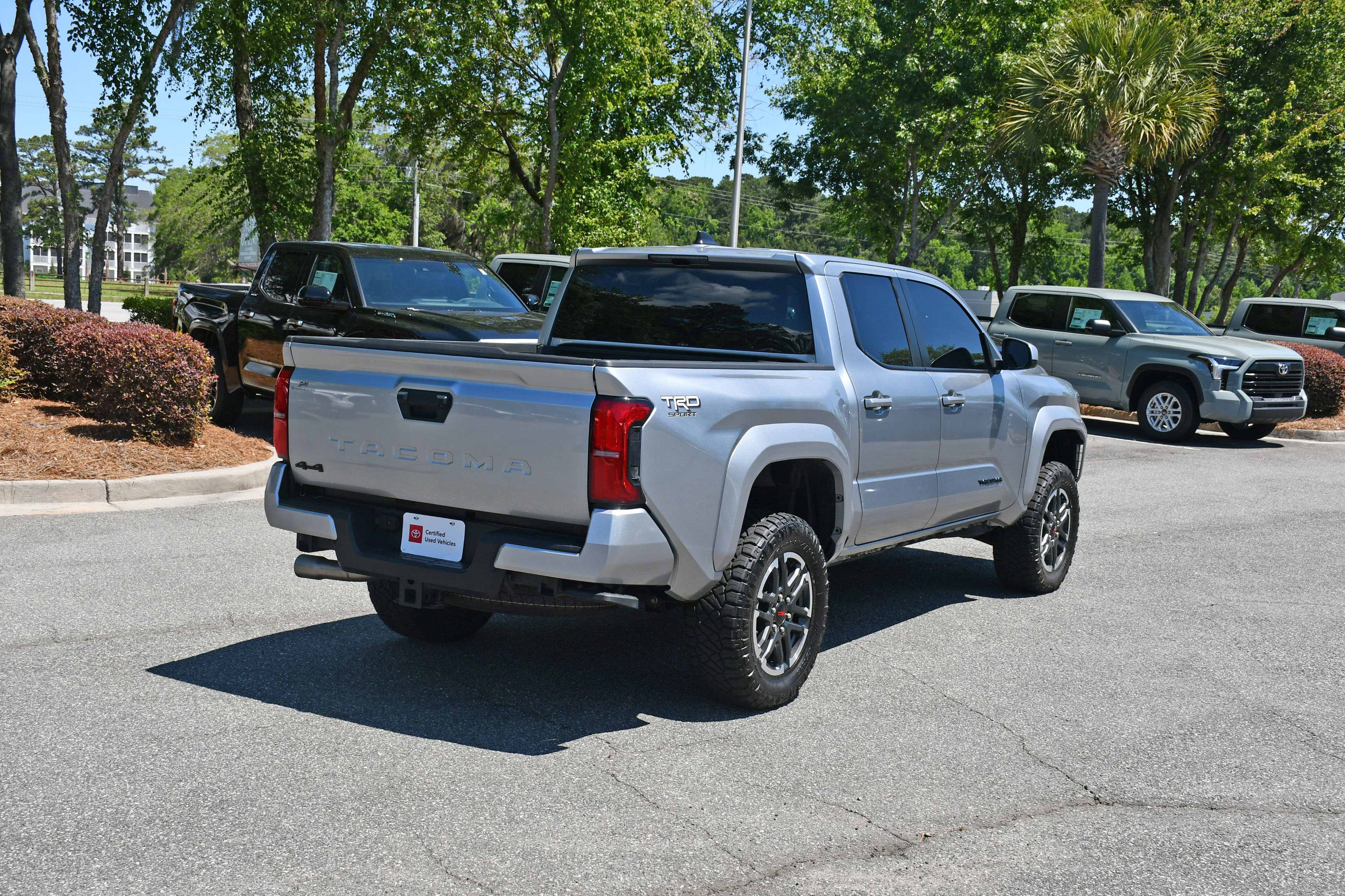 Used 2025 Toyota Tacoma TRD Sport AWD/4WD image 4