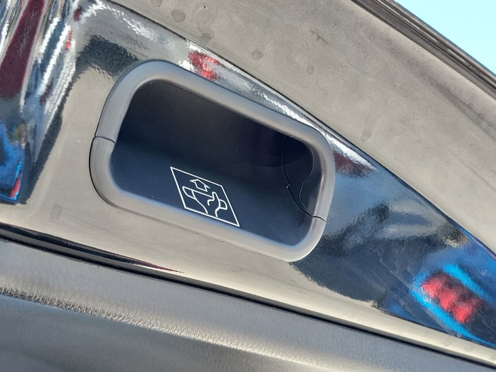 Used 2020 Toyota C-HR LE image 19