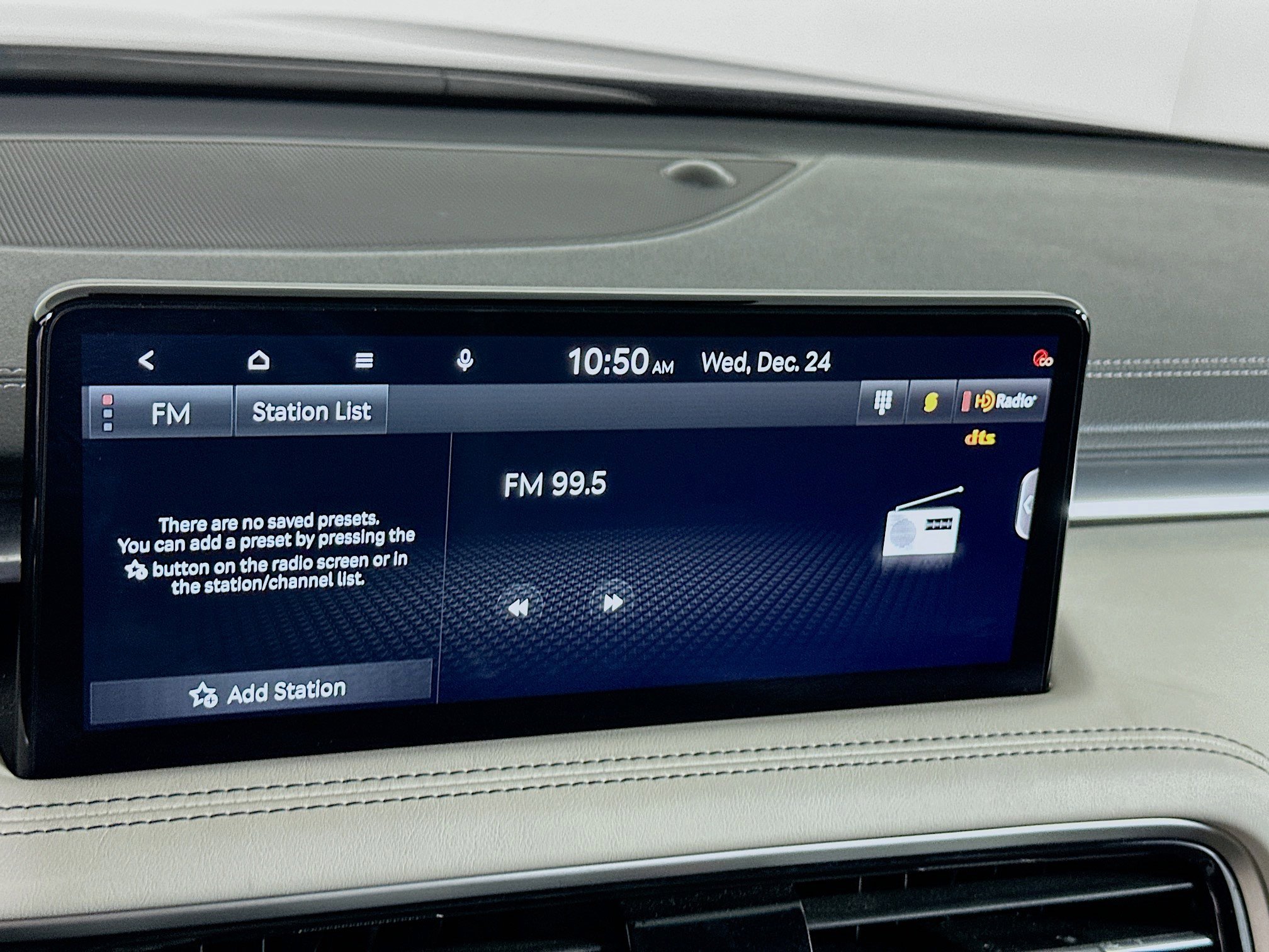 Used 2025 Genesis G70 2.5T image 19