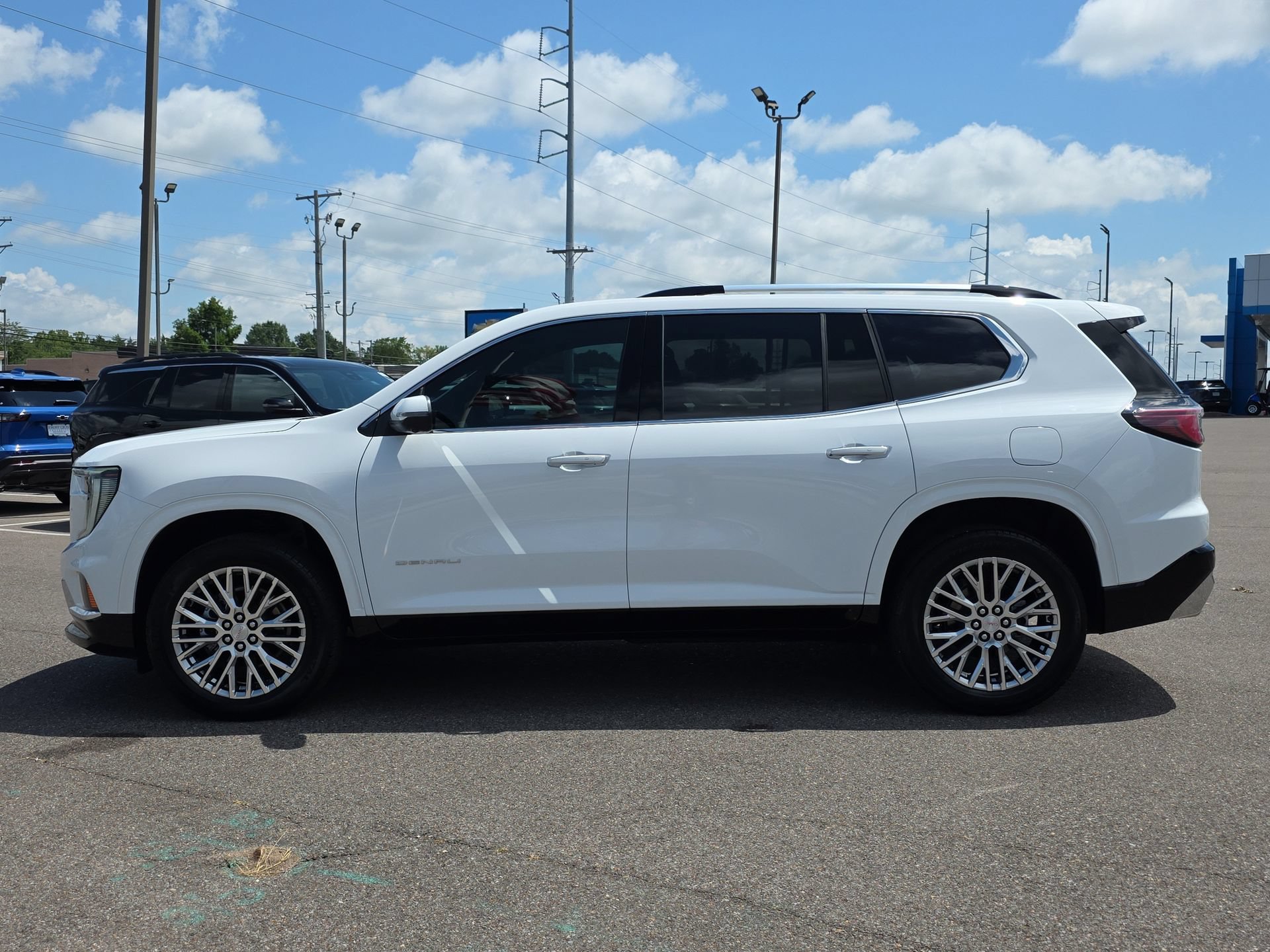 Used 2025 GMC Acadia Denali FWD image 2