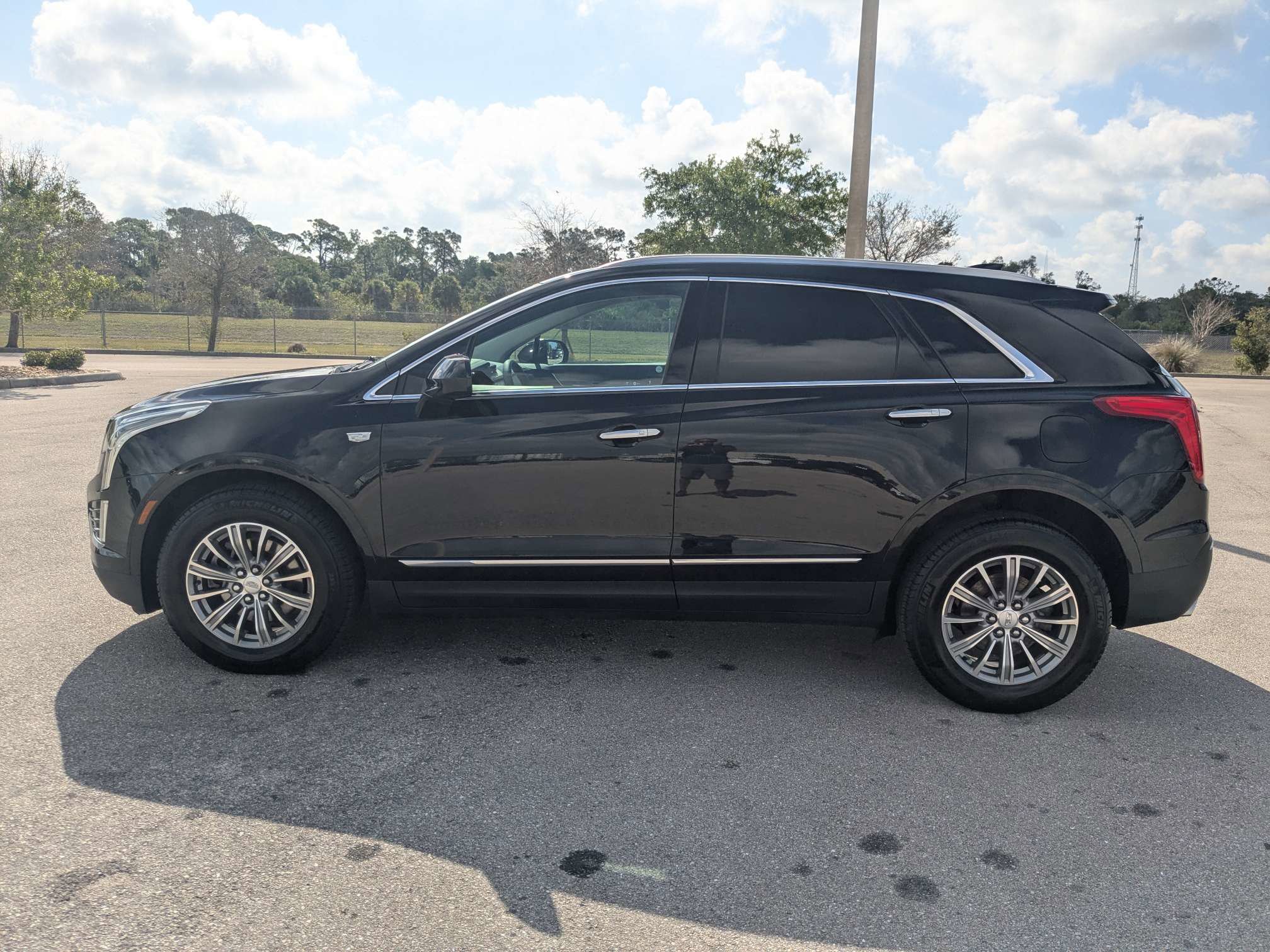 Used 2017 Cadillac XT5 Luxury w/ Driver Awareness Package AWD/4WD image 7