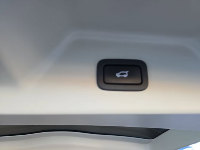 Used 2021 Land Rover Range Rover Base image 16