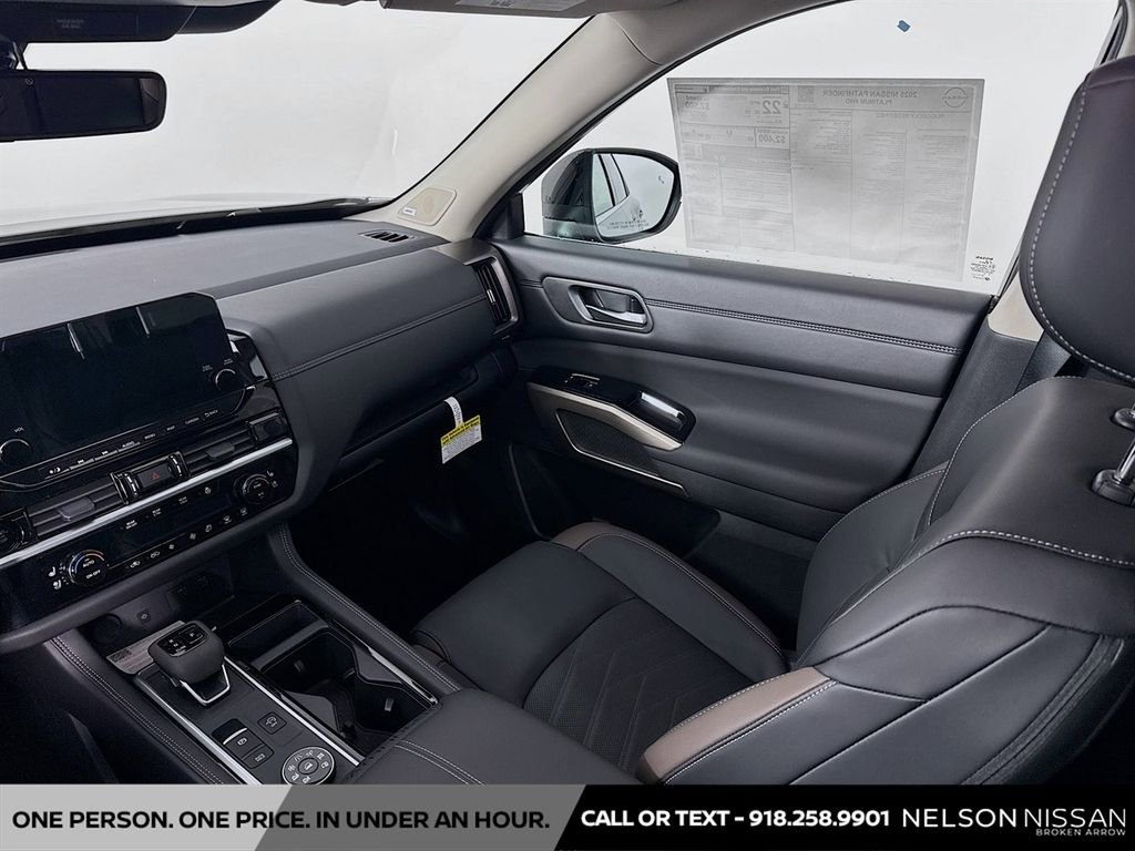New 2025 Nissan Pathfinder Platinum w/ Black Appearance Package image 25