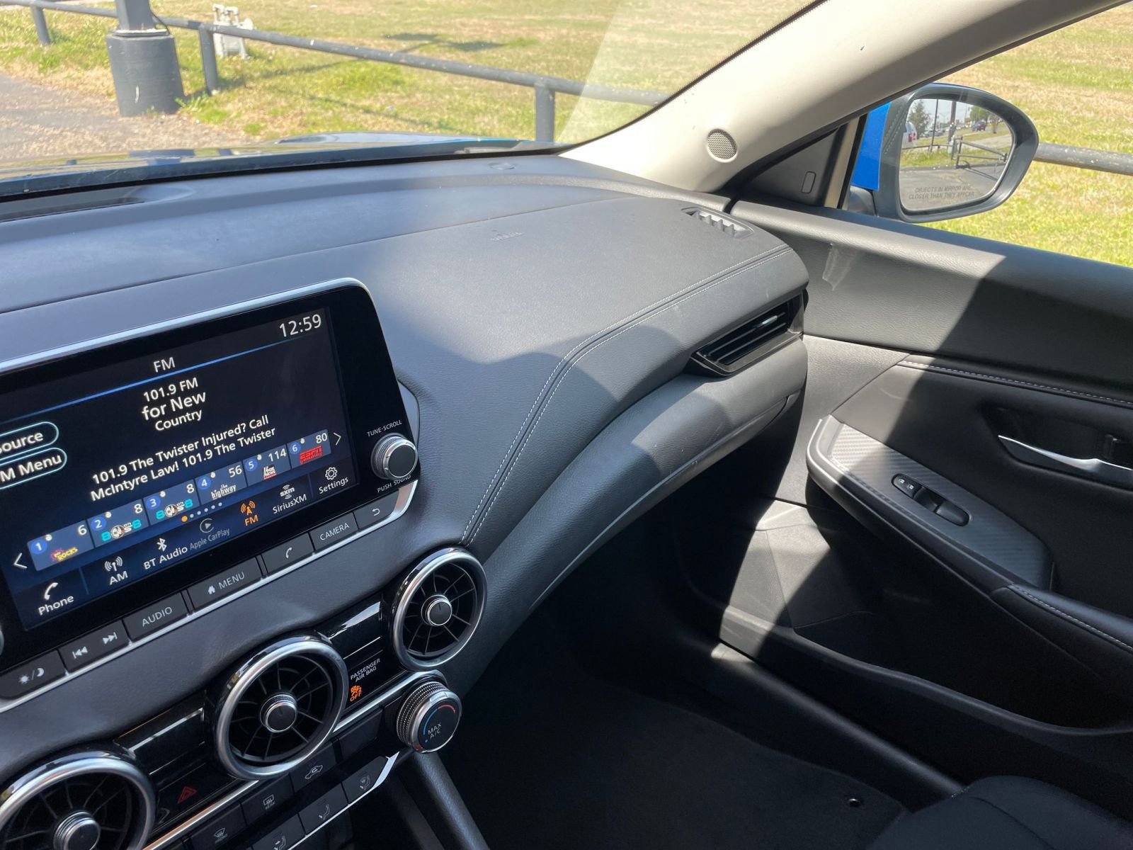 Used 2025 Nissan Sentra SV FWD image 33