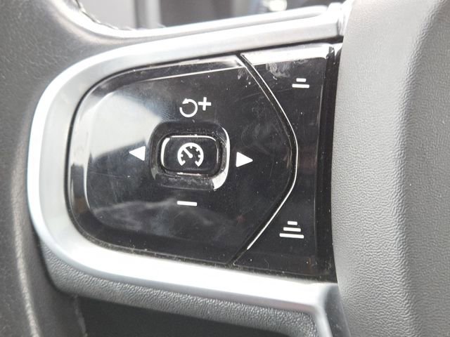 Used 2021 Volvo XC90 T6 Momentum w/ Advanced Package image 14