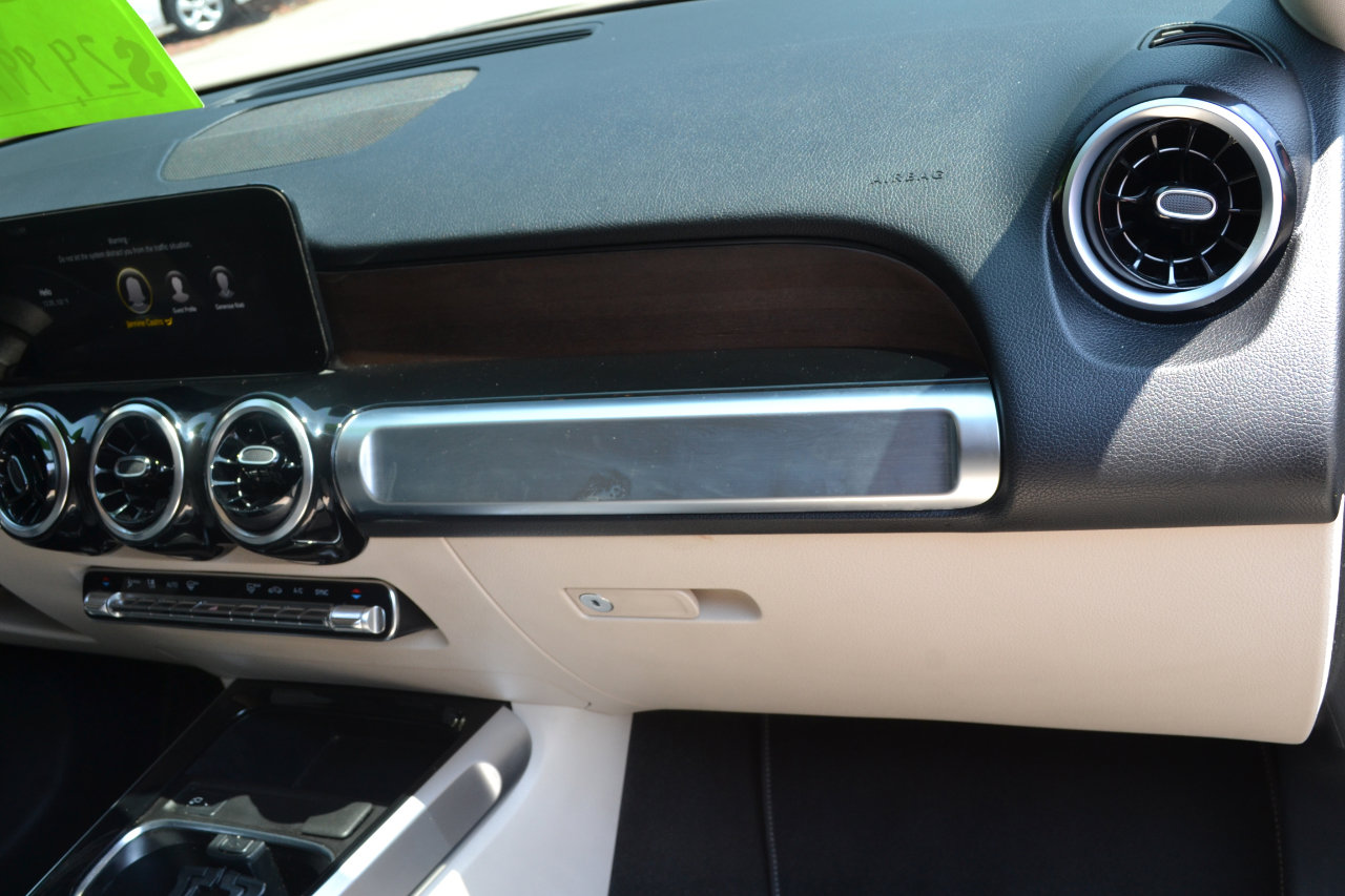 Used 2023 Mercedes-Benz GLB 250 image 24