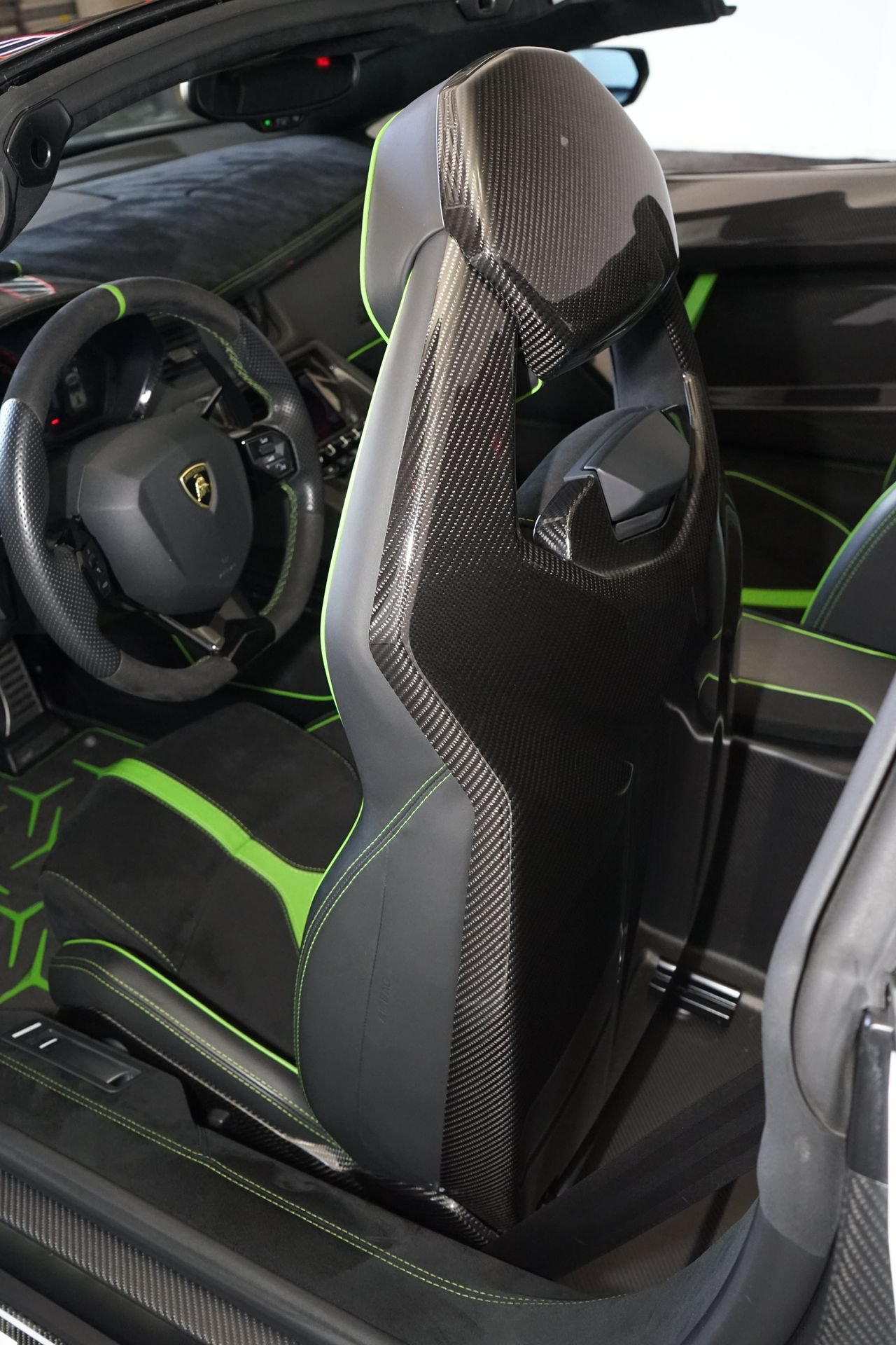 Used 2021 Lamborghini Aventador SVJ AWD/4WD image 31