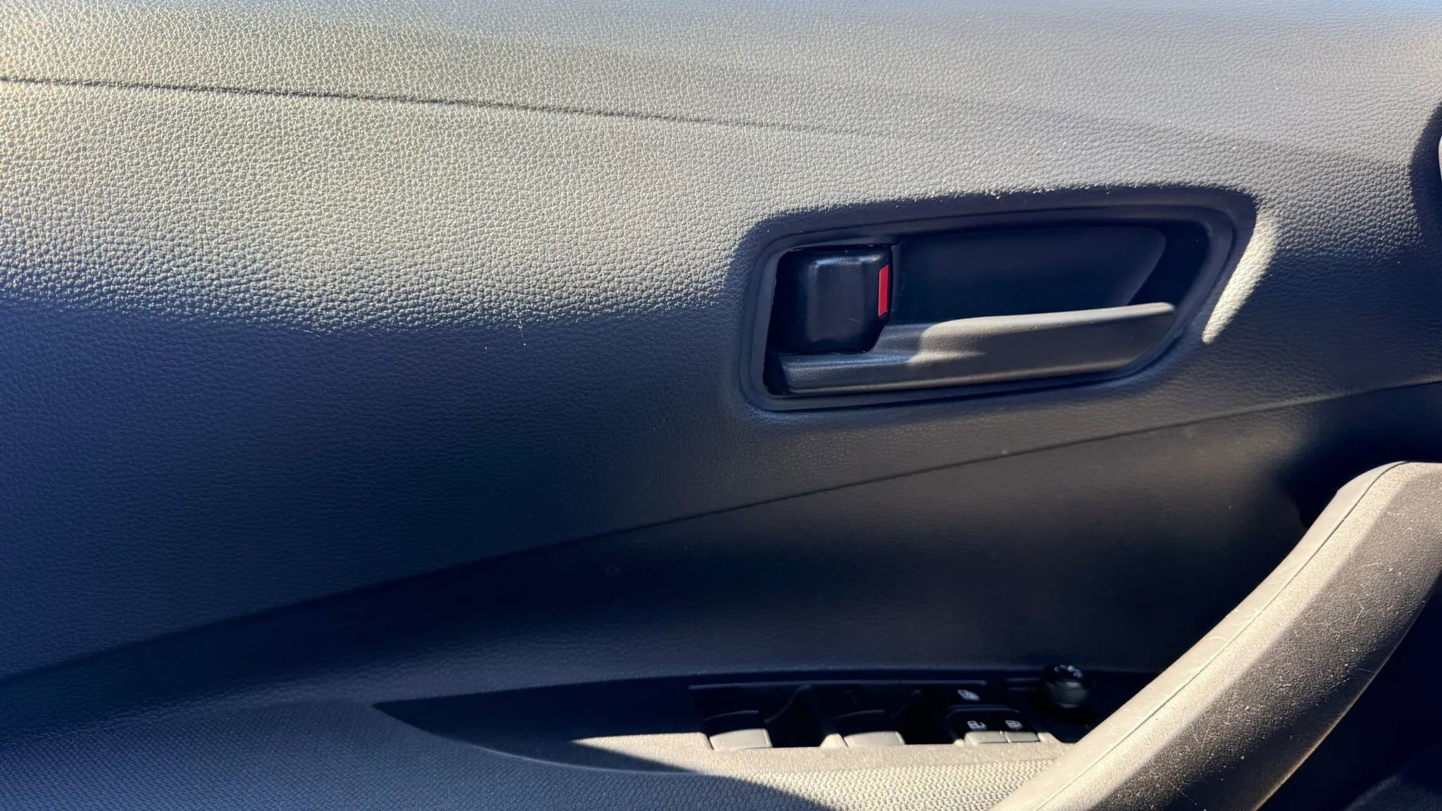 Used 2025 Toyota Corolla LE image 26