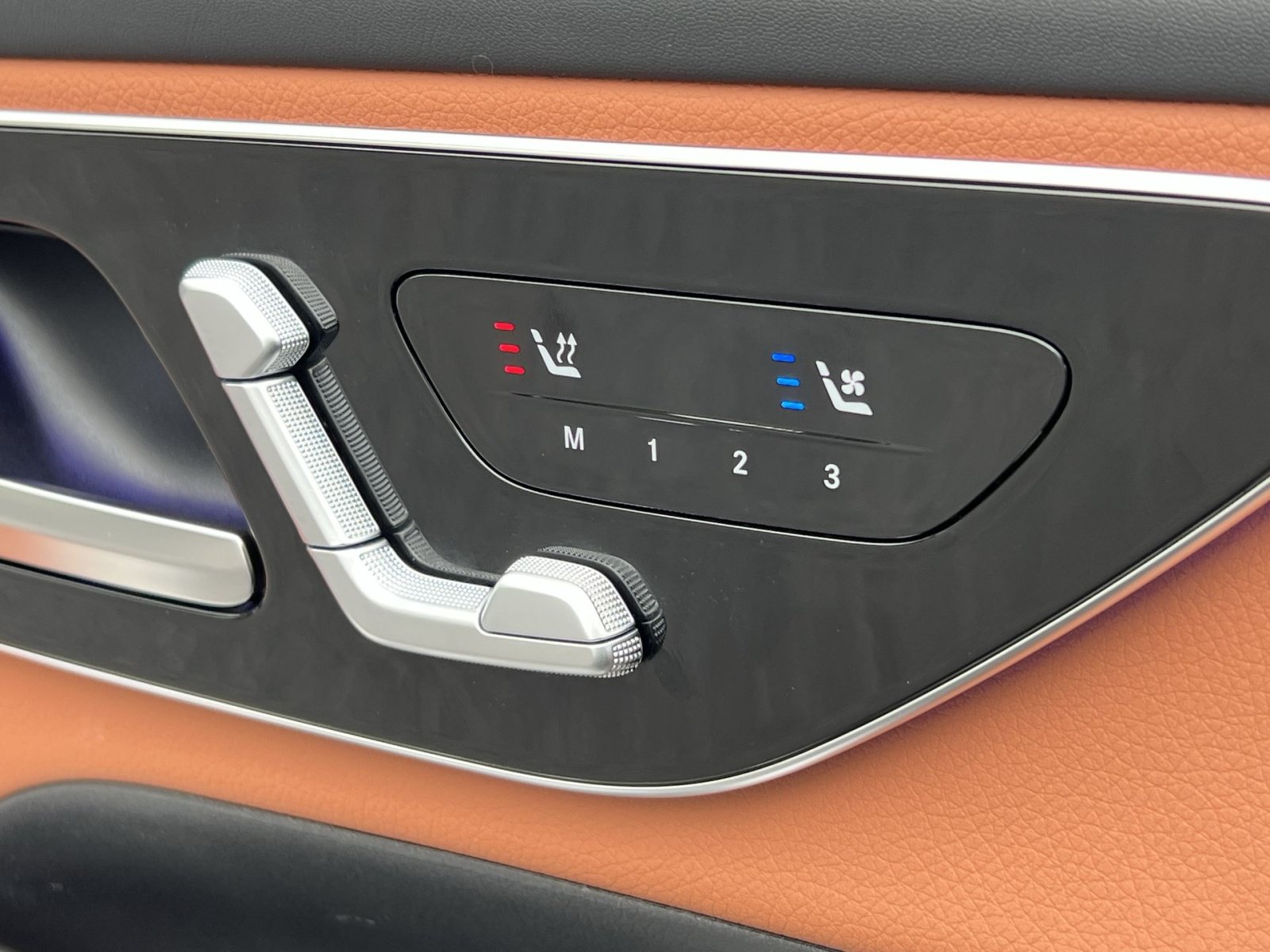 Used 2024 Mercedes-Benz GLC 300 4MATIC image 40