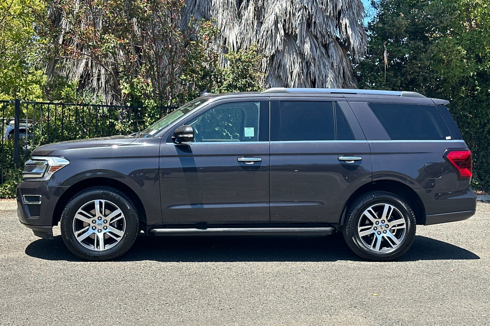Used 2024 Ford Expedition Limited RWD image 6
