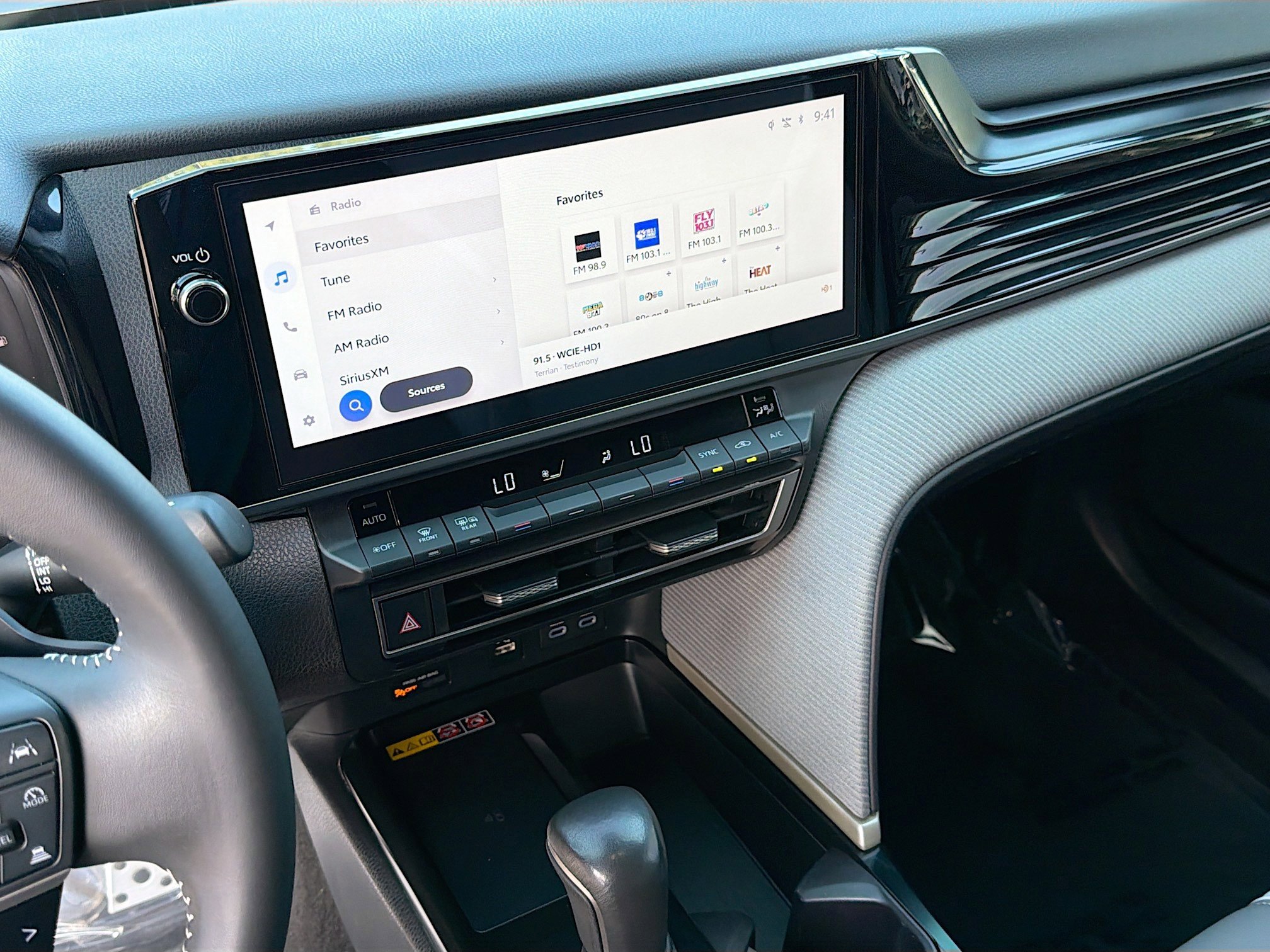 Used 2025 Toyota Camry SE w/ Multimedia Upgrade Package image 25