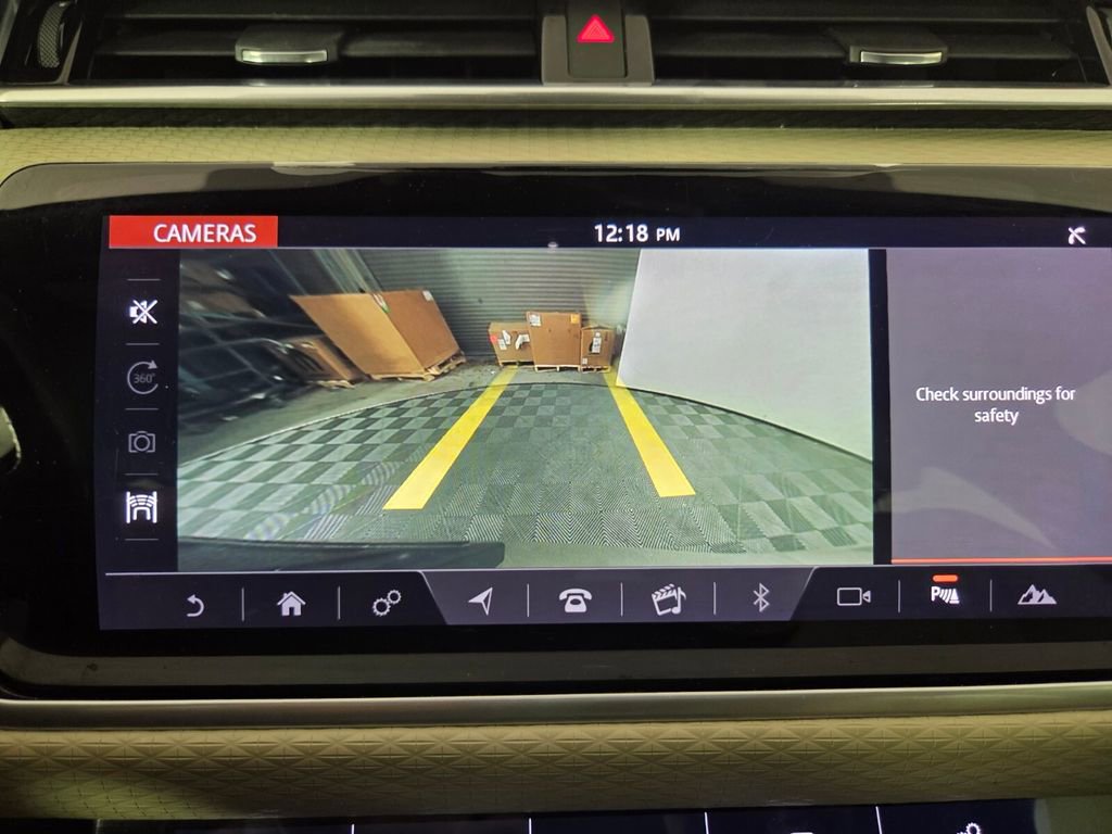 Used 2018 Land Rover Range Rover Velar R-Dynamic SE image 13