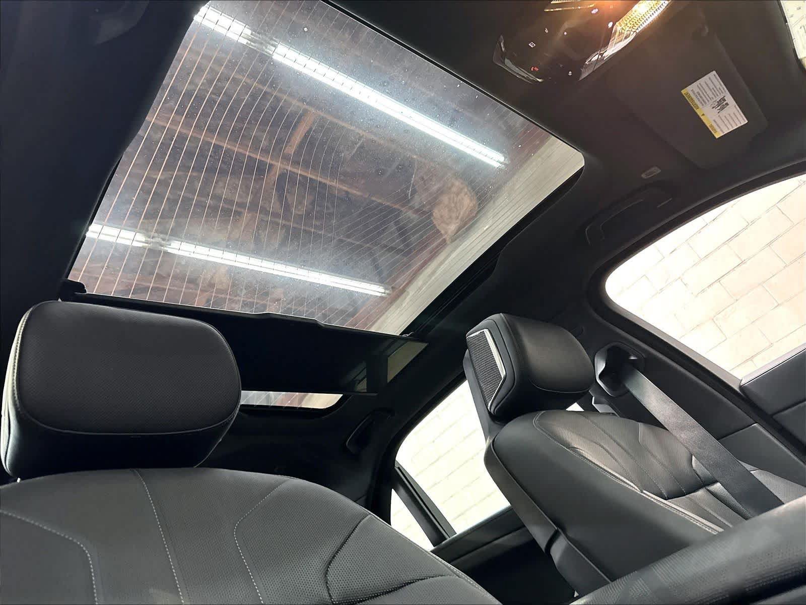 Used 2023 BMW i7 xDrive60 AWD/4WD image 24