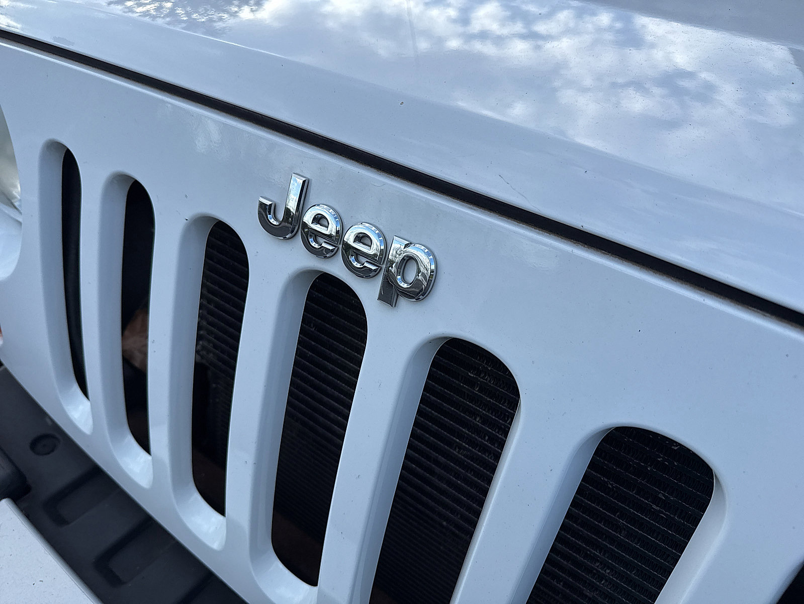 Used 2012 Jeep Wrangler Sahara AWD/4WD image 16