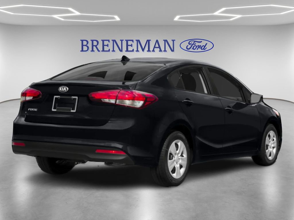 Used 2017 Kia Forte LX image 2