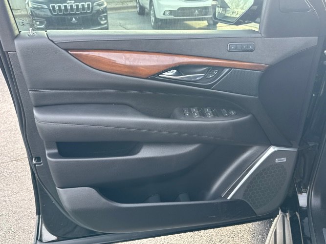 Used 2020 Cadillac Escalade Premium Luxury image 17