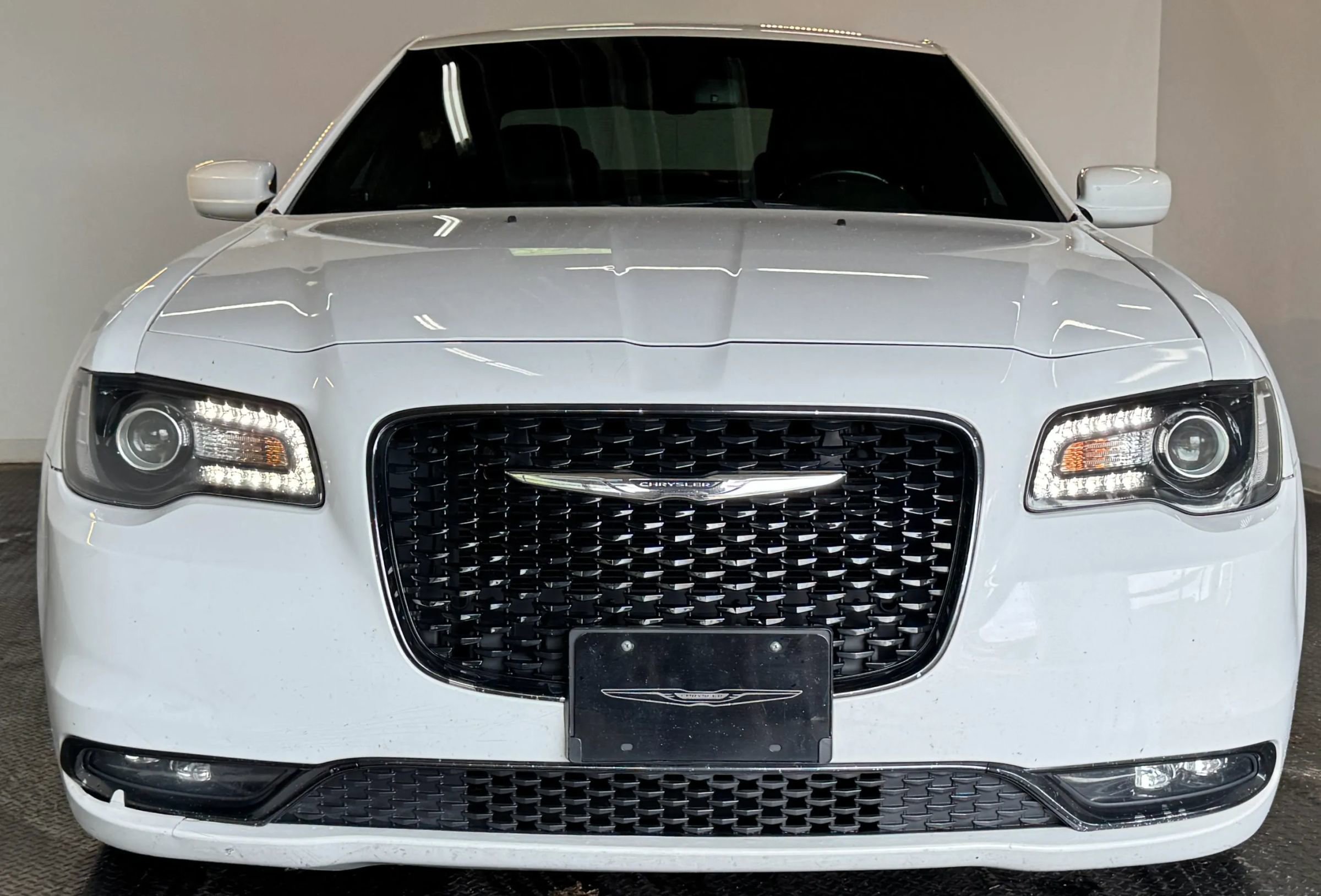 Used 2019 Chrysler 300 S RWD image 3