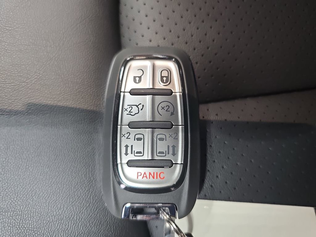 New 2026 Chrysler Pacifica Select image 37