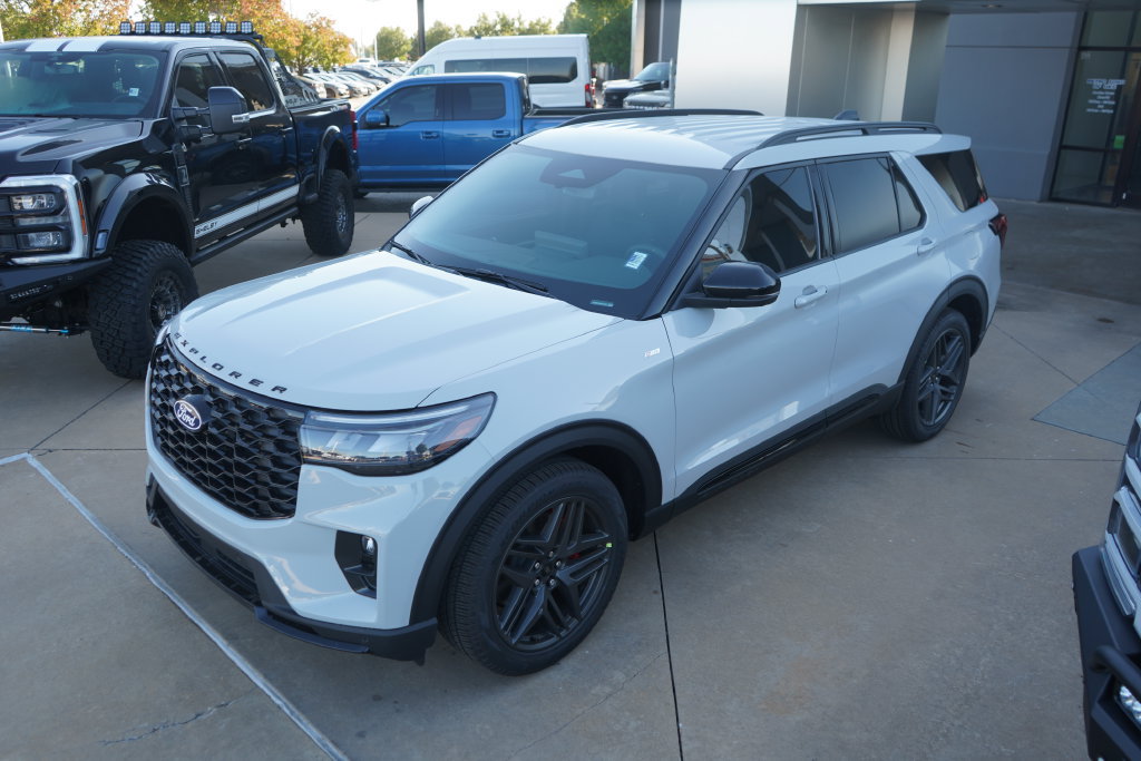 New 2027 Ford Explorer ST-Line w/ Premium Package RWD image 14