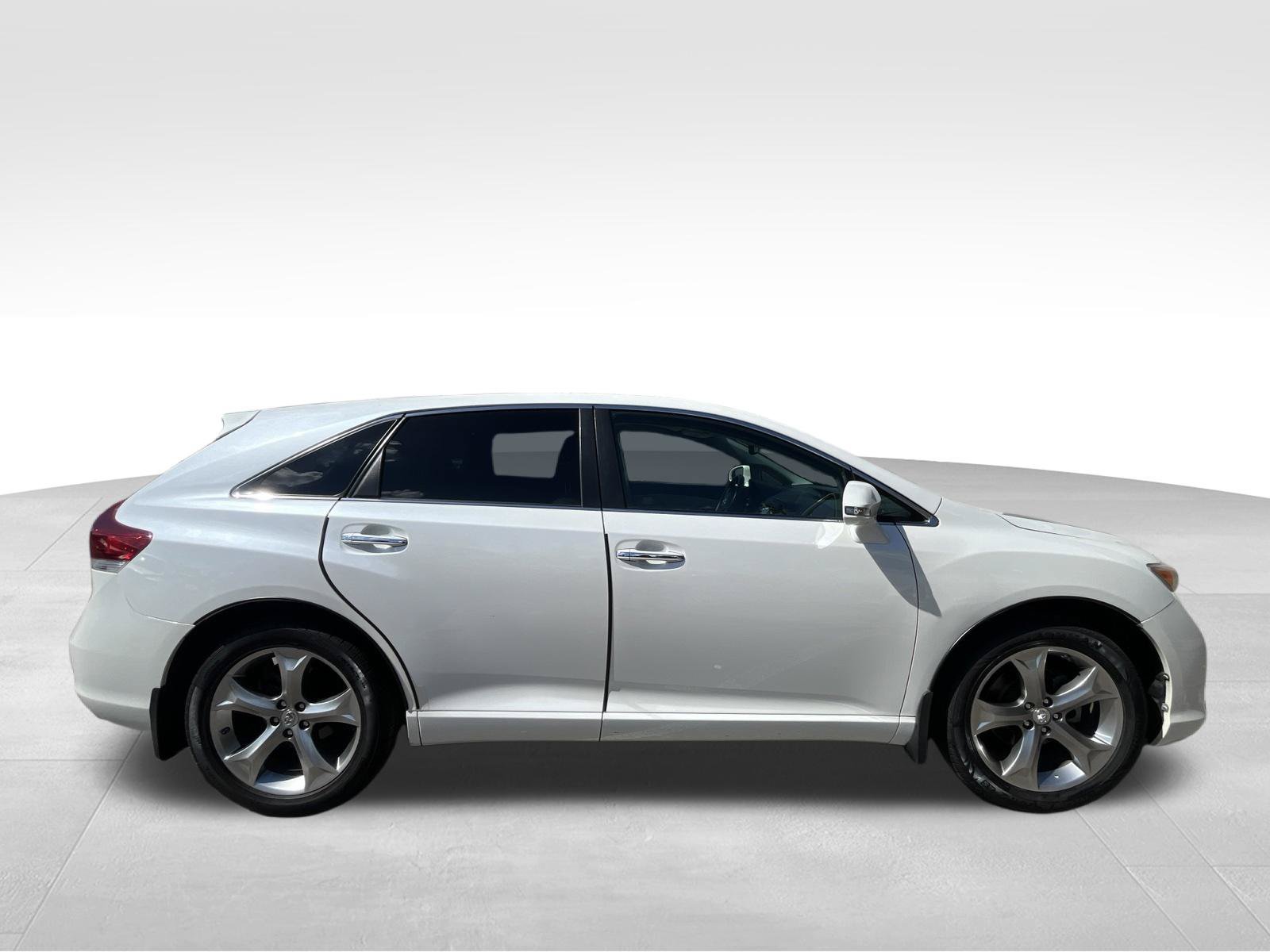 Used 2015 Toyota Venza XLE w/ XLE Premium Package FWD image 4